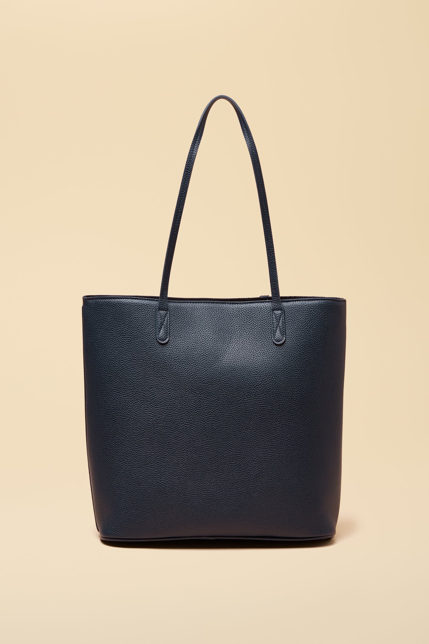 Shop Joules at Dotique for colourful, feel-good womenswear. From everyday Breton tops to cosy fleeces and dresses, discover timeless British style. Shop Joules Jemima Navy Shopper bag at Dotique.