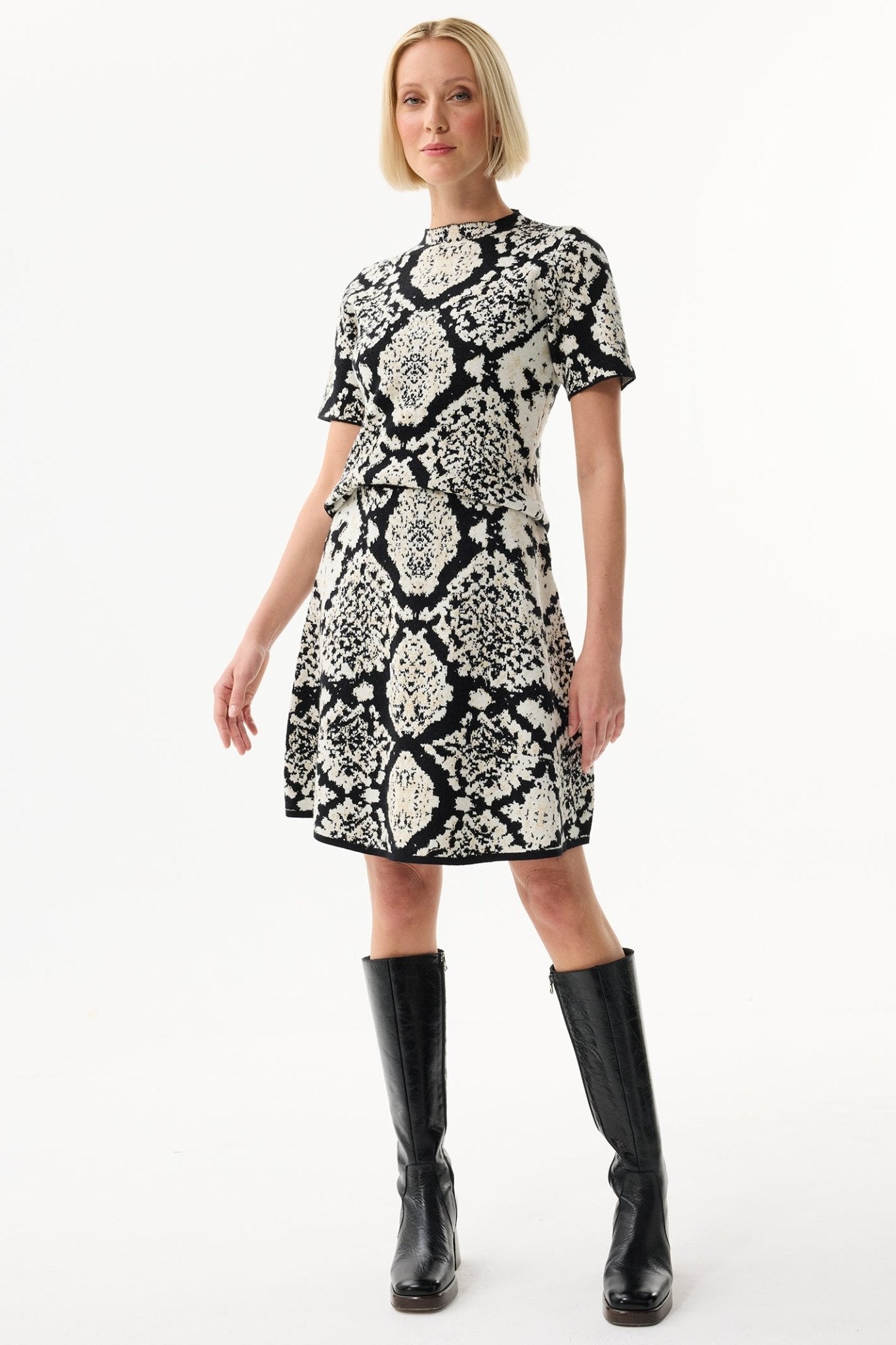 Leo & Ugo KH975 Black White Pattern Short Sleeve Knit Top - Dotique - Leo & Ugo