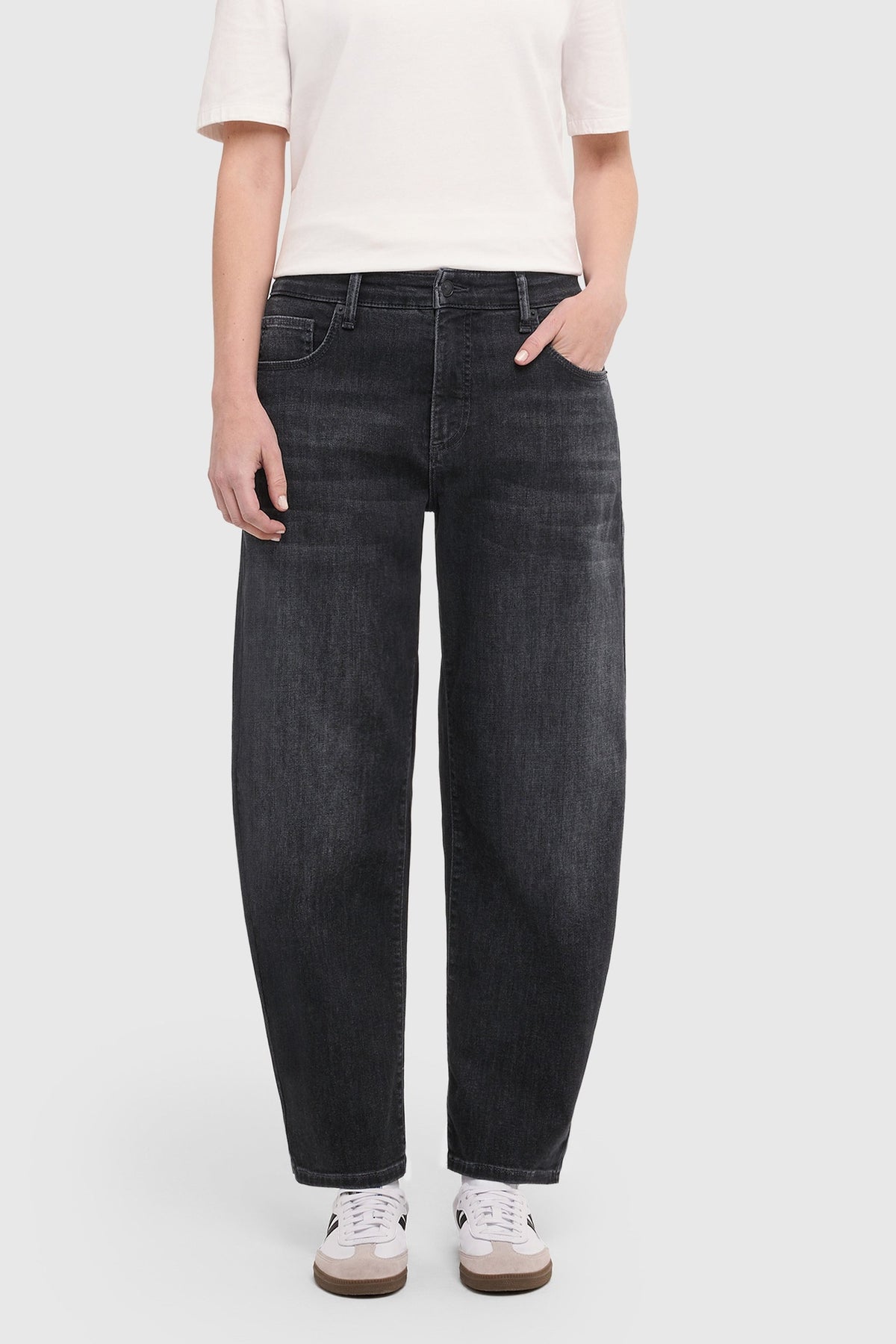 Front view of MAC Jeans Danni Barrel Jeans Authentic Black 3110-90-0389L-D956