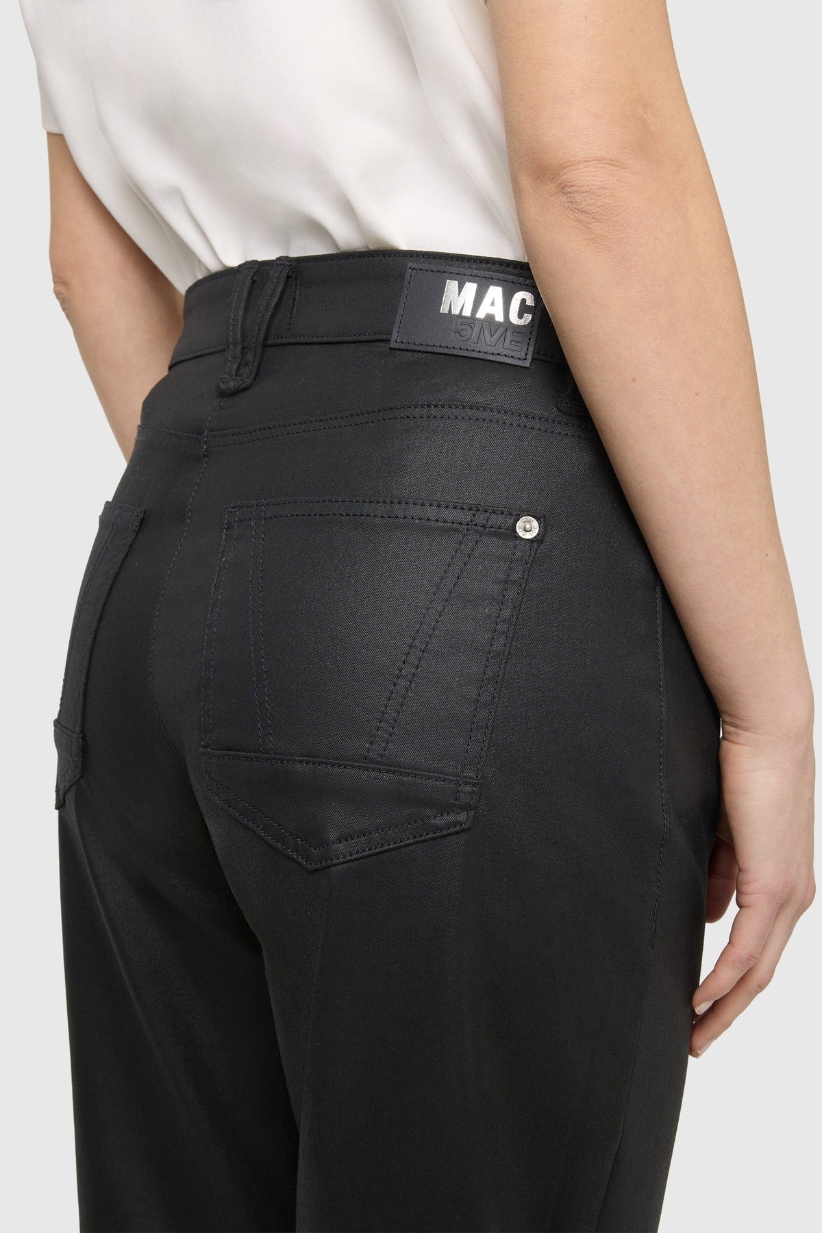 Back pocket and coated fabric detail on MAC Danni 2.3 black barrel jeans