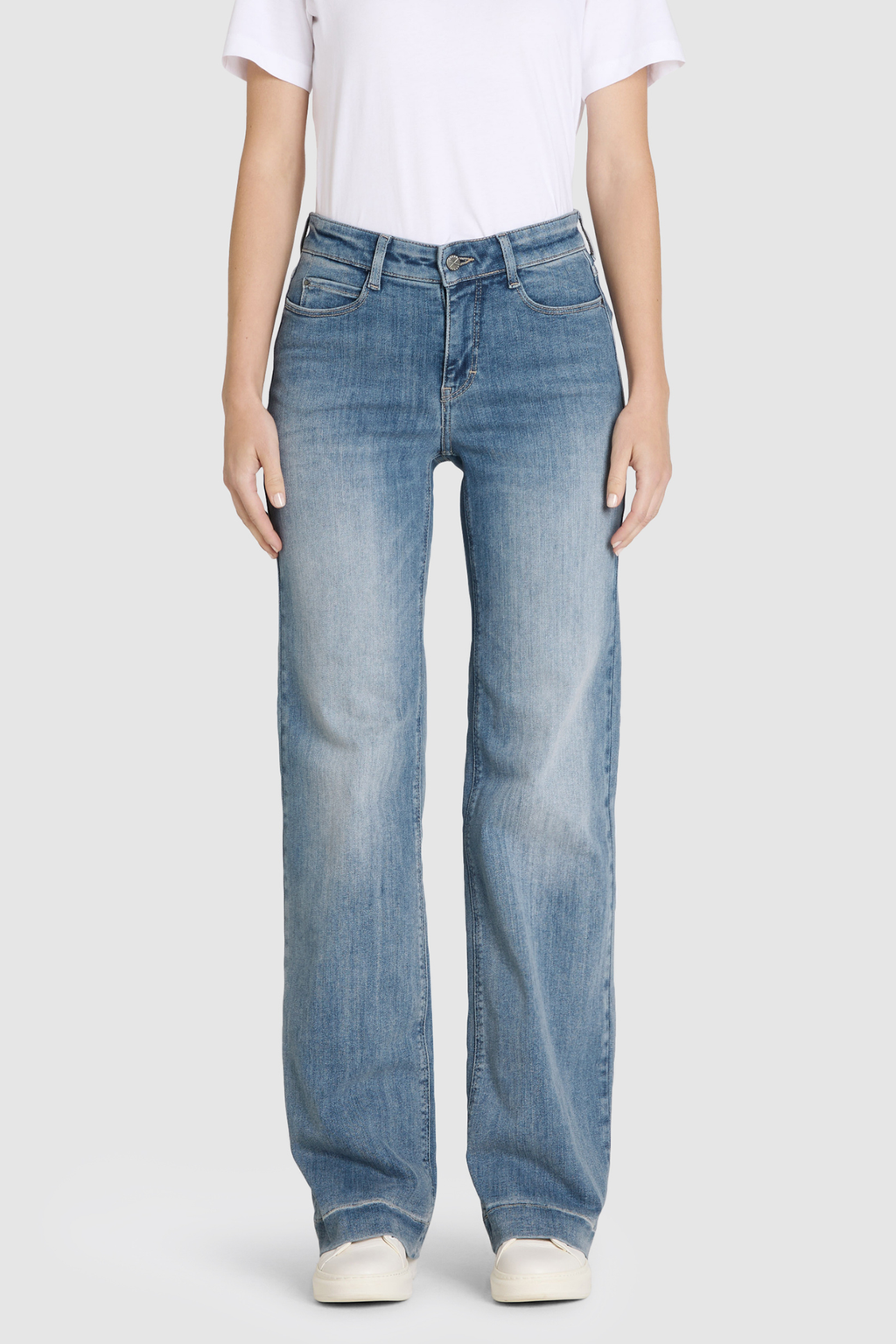 Model wearing MAC Dream Wide Authentic Sky Blue Wash wide leg stretch jeans in a light blue denim wash.