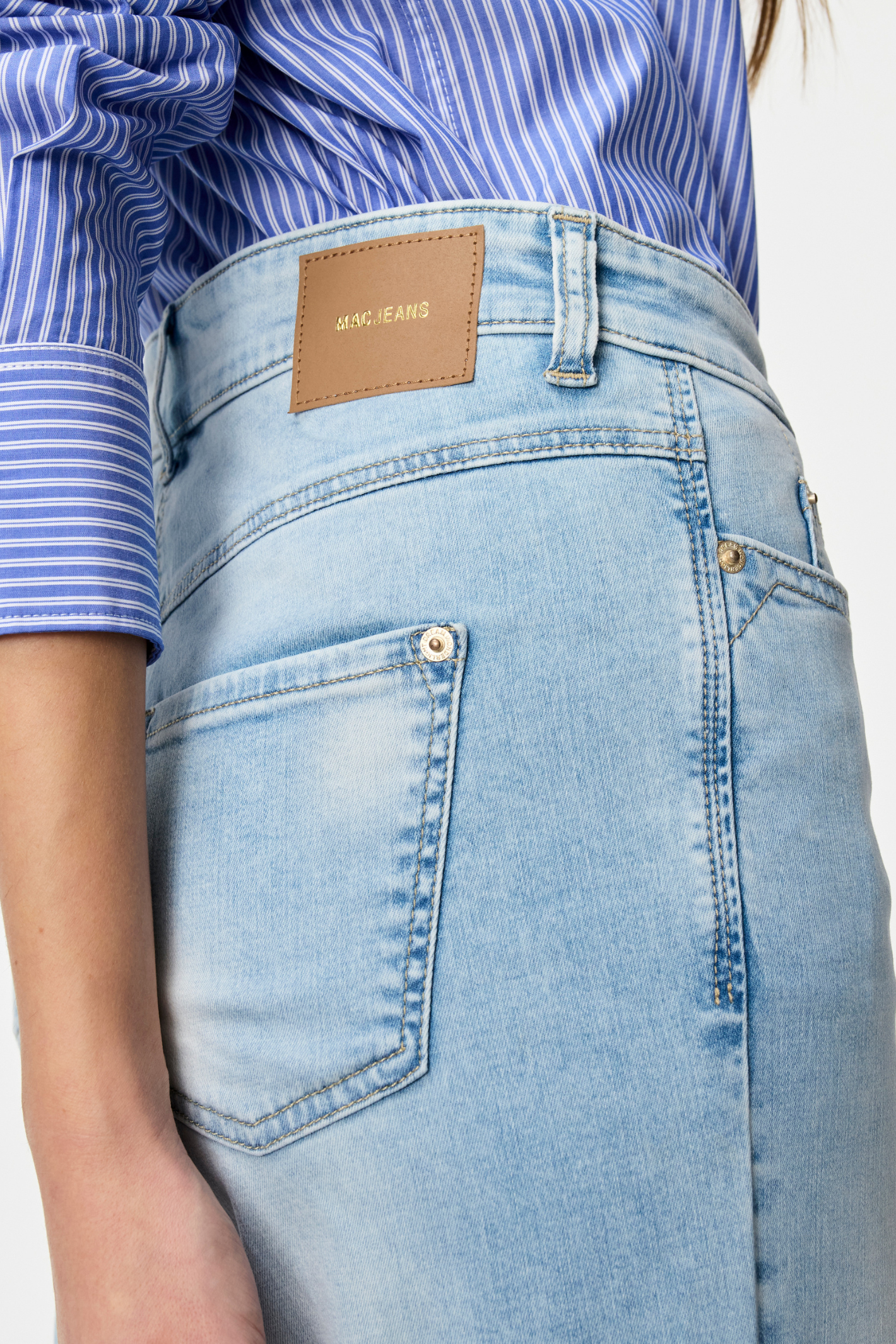Close-up of light azure blue jeans with back pocket and leather patch by Mac Jeans Shop Mac Jeans at Dotique MAC Jeans 5438-90-D237 Dream Wide Cropped Light Azure Blue