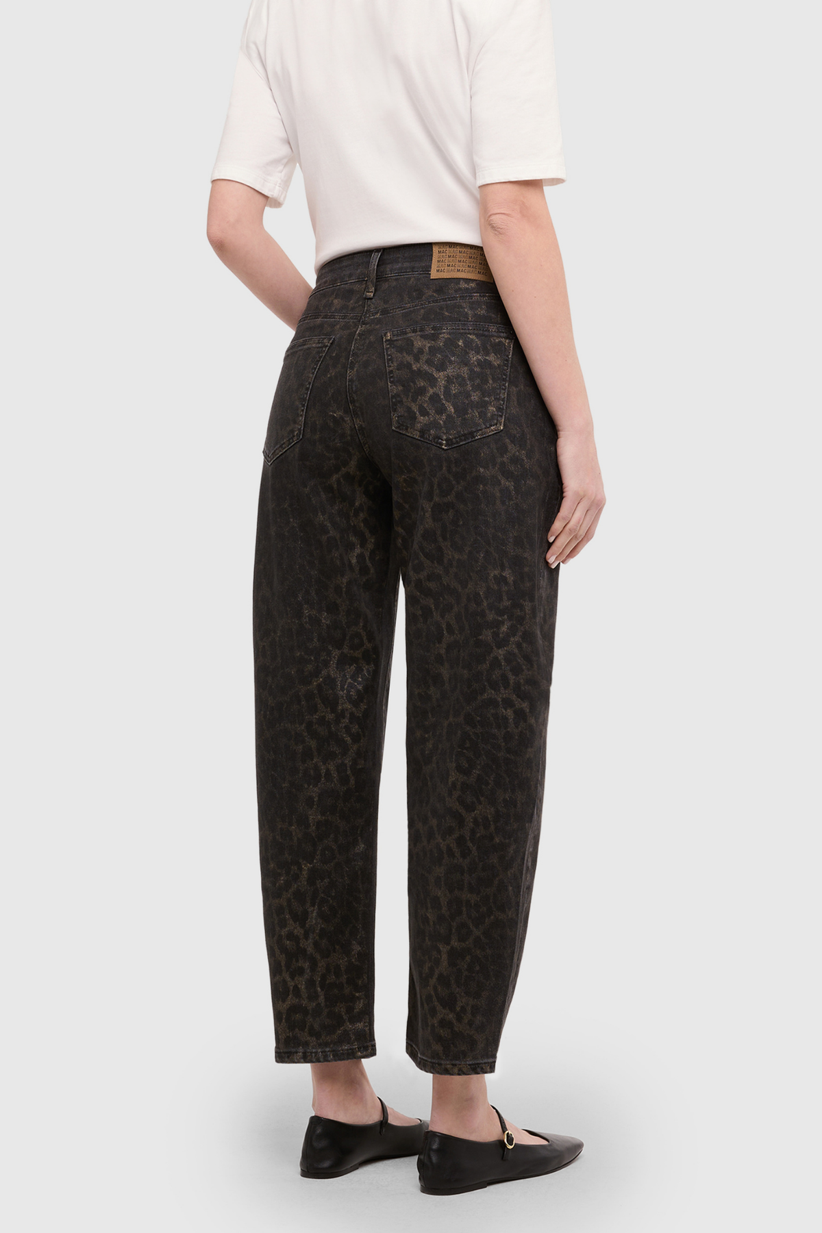 Shop MAC Jeans Danni Leo Coated Barrel Jeans in Brown at Dotique. A relaxed barrel-leg jean in brown leopard print with a subtle coated finish.