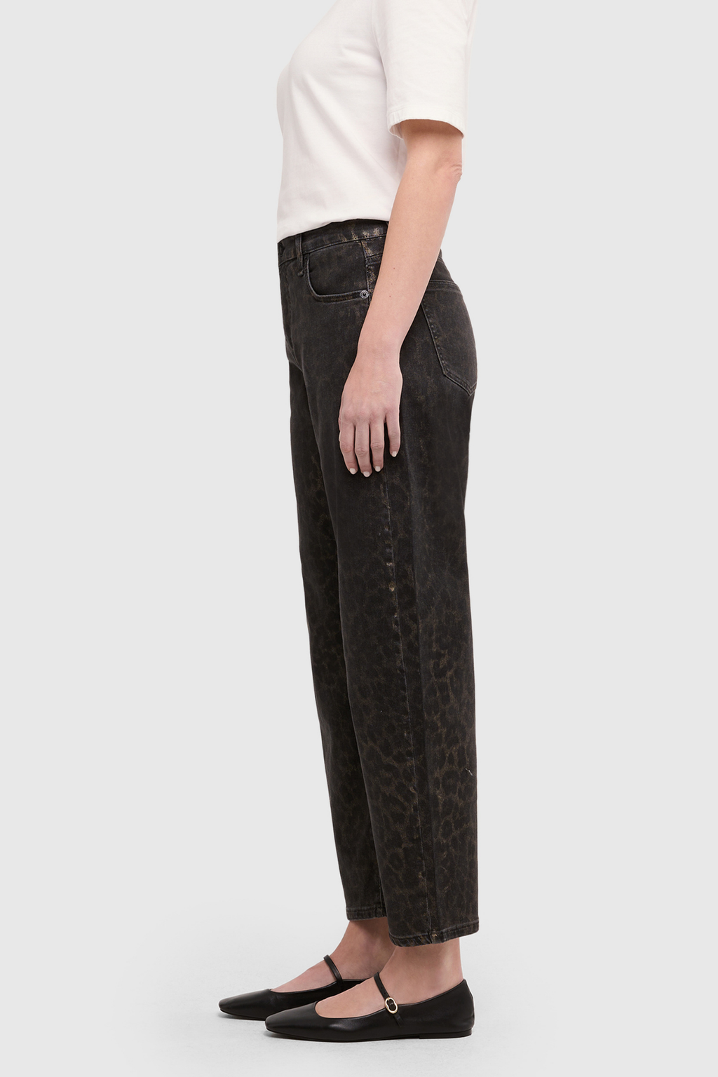 Shop MAC Jeans Danni Leo Coated Barrel Jeans in Brown at Dotique. A relaxed barrel-leg jean in brown leopard print with a subtle coated finish.