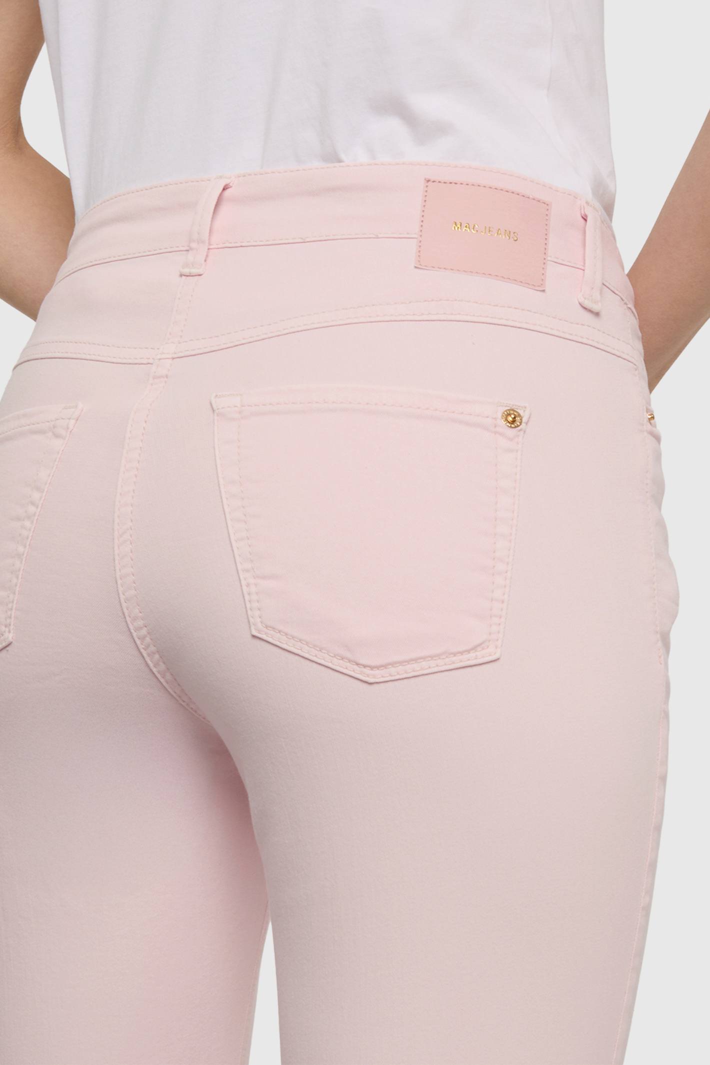 MAC Jeans Dream Summer Pink Marshmallow (L26) Jeans 5492-00-0351-403R by mac jeans Shop mac jeans at Dotique back pocket close-up view