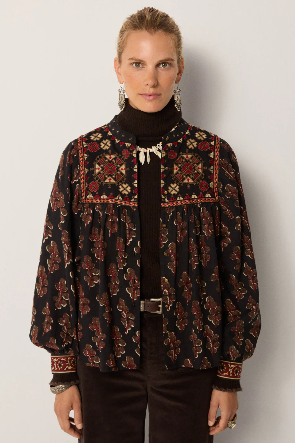 Maison Hotel Cocora Scarlet Black Coffee Blouse