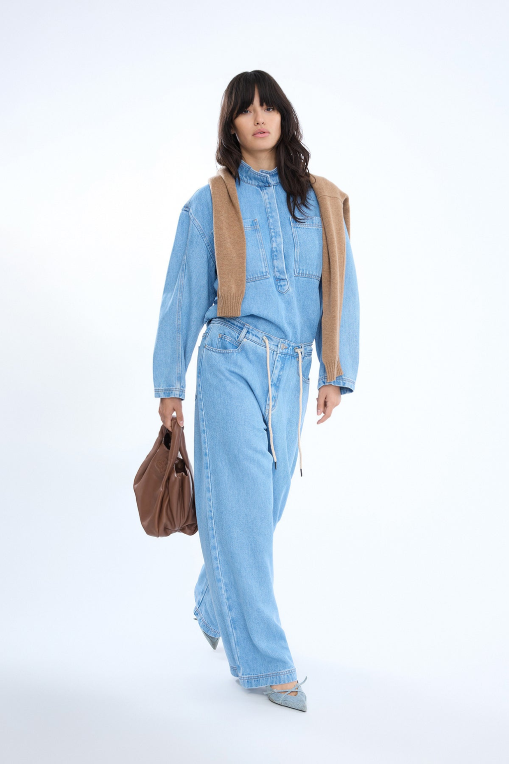 Shop the MUNTHE Obey Trousers in Light Blue at Dotique. Crafted from 100% TENCEL™ with a flattering wide-leg fit, tie waist and soft denim-look finish.