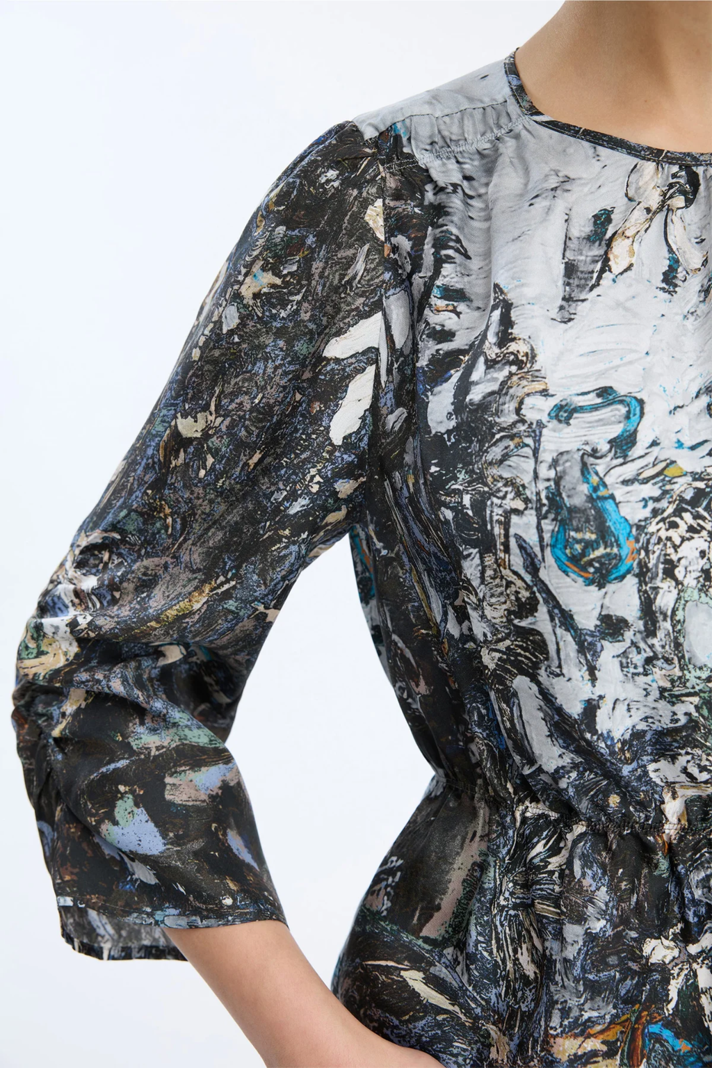 Shop the MUNTHE Virago Top in Print Grey at Dotique. Crafted from 100% silk with an exclusive print, this beautifully draped blouse is perfect for effortless day-to-evening dressing.