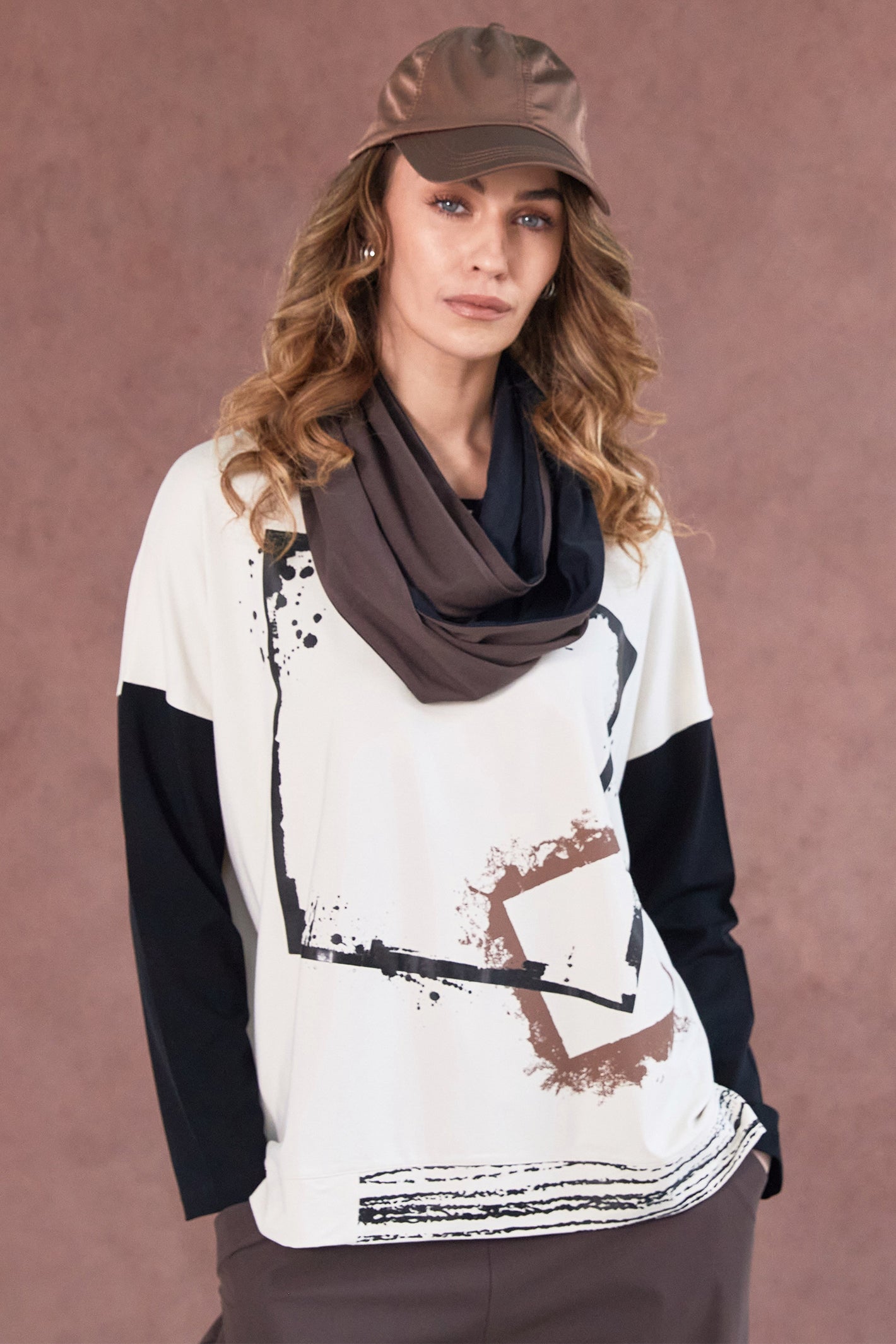 Naya NAW25307 Sand Black Placement Cube Top With Contrast Sleeve