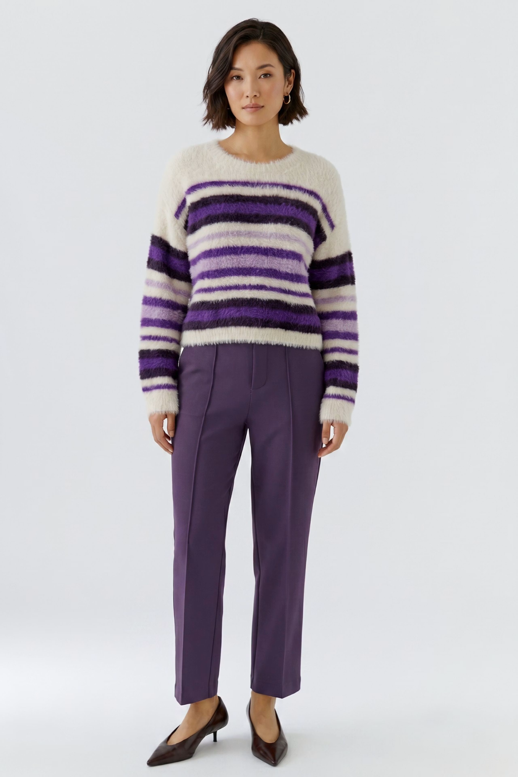 Shop the Oui NEYA Culotte in Mysterioso purple with an elasticated logo waistband and permanent front crease. A tailored, low-maintenance culotte at Dotique.