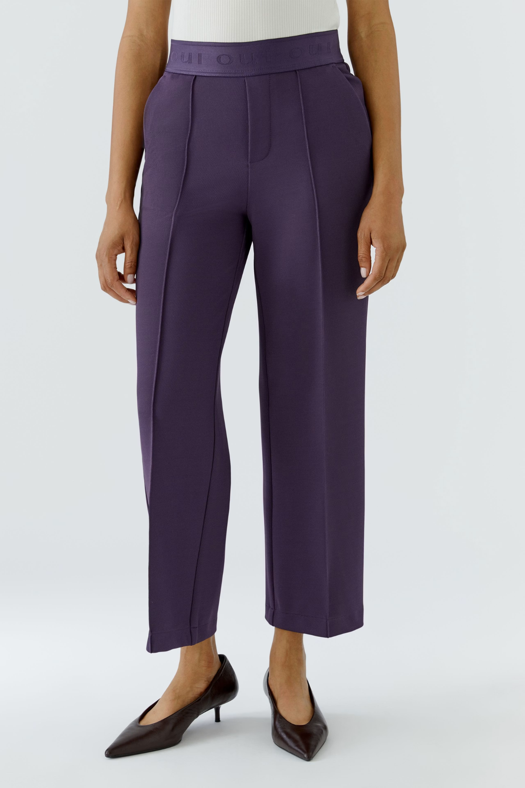 Shop the Oui NEYA Culotte in Mysterioso purple with an elasticated logo waistband and permanent front crease. A tailored, low-maintenance culotte at Dotique.