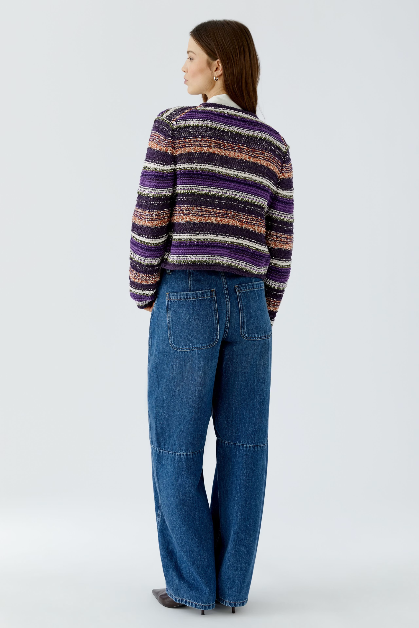 Make a colourful statement with this striking Oui knit cardigan, woven in a special yarn mix that combines rich purple, orange and green stripes with a subtle shimmer of micropaillettes. Cut in a narrow, shortened silhouette, it has a round neckline finished with a neat trim and slim, fitted sleeves for a flattering, considered shape. Valuable metal buttons run down the front for a refined finishing touch.