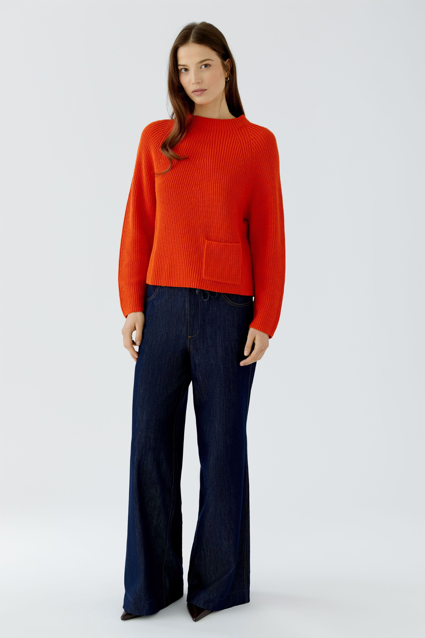 Oui Riya round neck knit jumper in Orangeade with a relaxed fit and long sleeves. Shop now at Dotique.