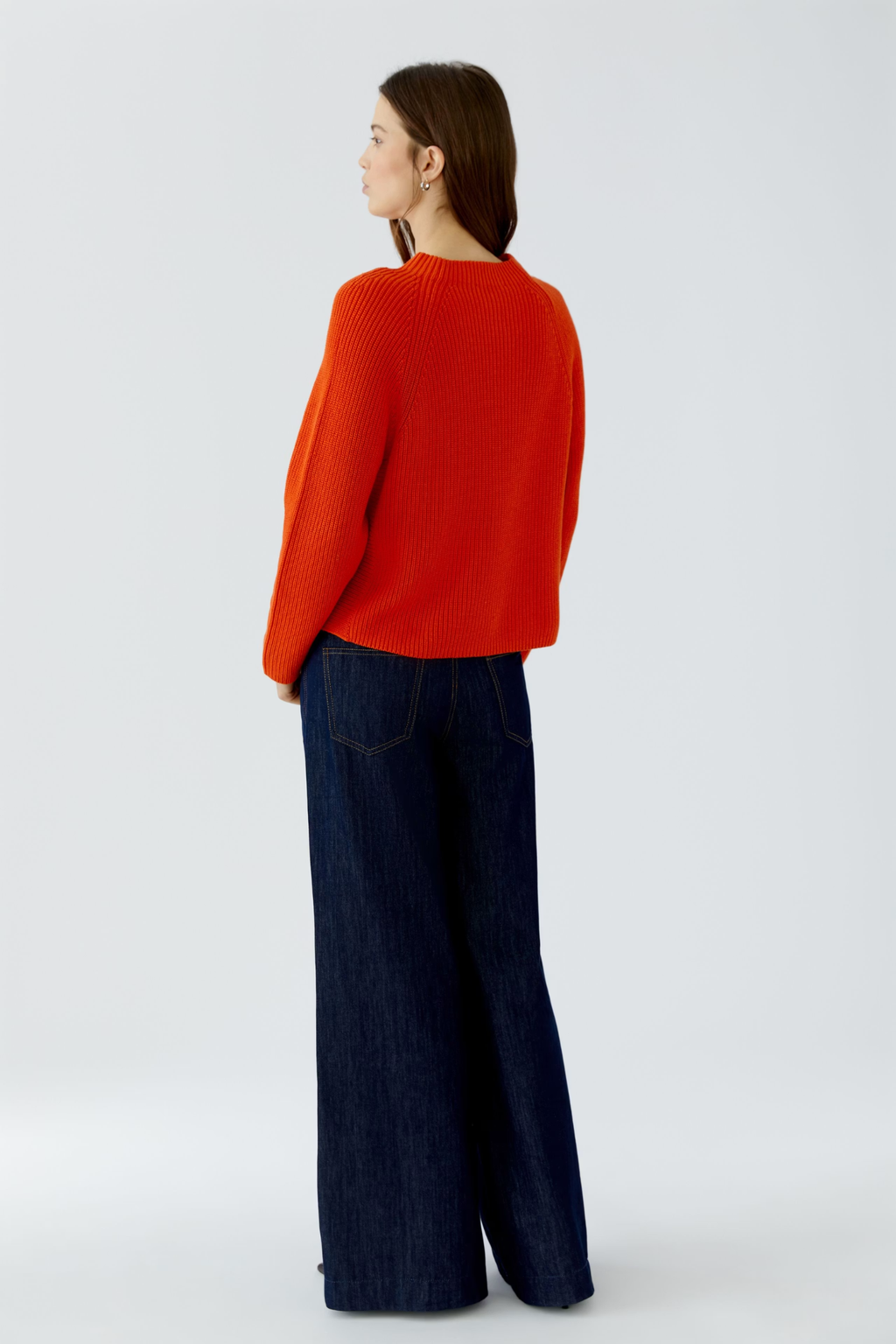 Oui Riya round neck knit jumper in Orangeade with a relaxed fit and long sleeves. Shop now at Dotique.