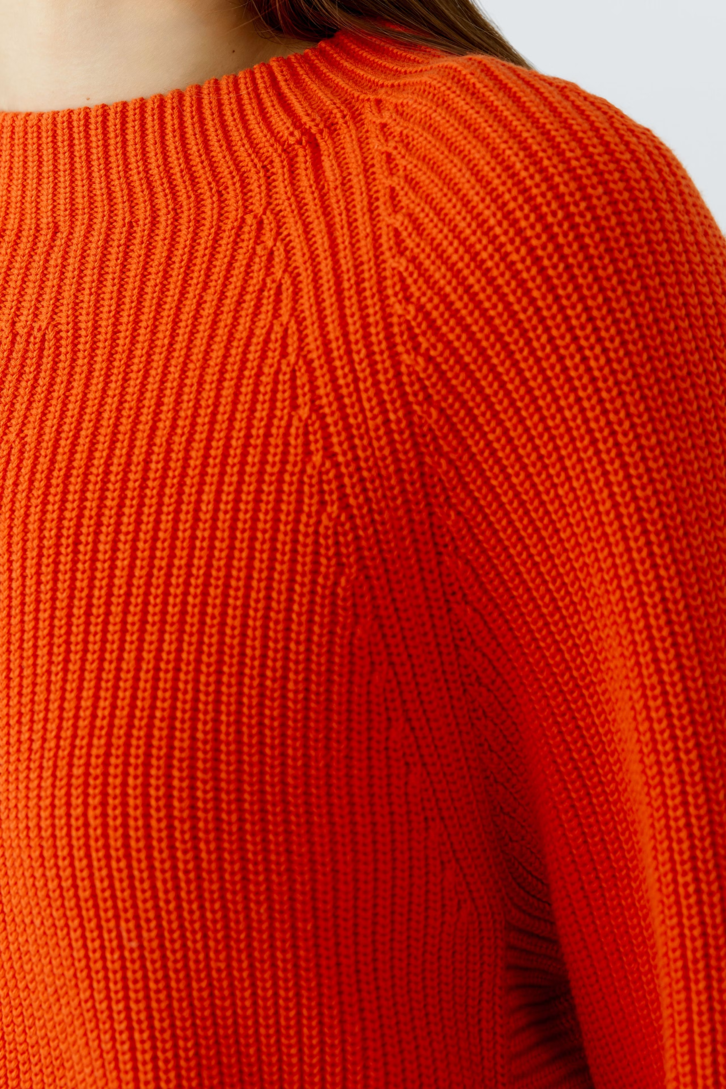 Oui Riya round neck knit jumper in Orangeade with a relaxed fit and long sleeves. Shop now at Dotique.
