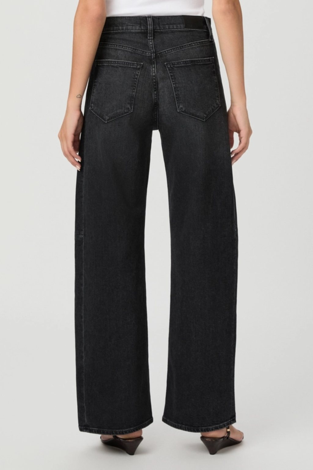Shop the PAIGE Arellia Skimmer Jeans in Oscura at Dotique. High-rise barrel-leg jeans with flattering outseam panels, premium denim and a versatile dark wash.