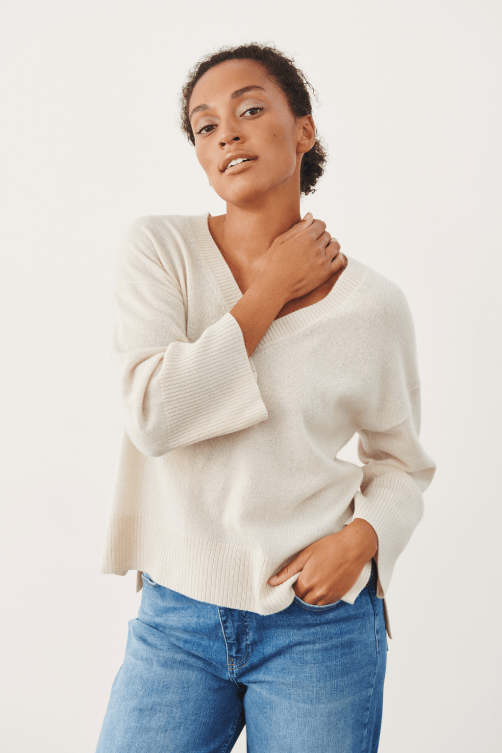Part Two HellinPW Cashmere Jumper in Whitecap Gray – pure cashmere crew neck knit with relaxed fit available at Dotique
