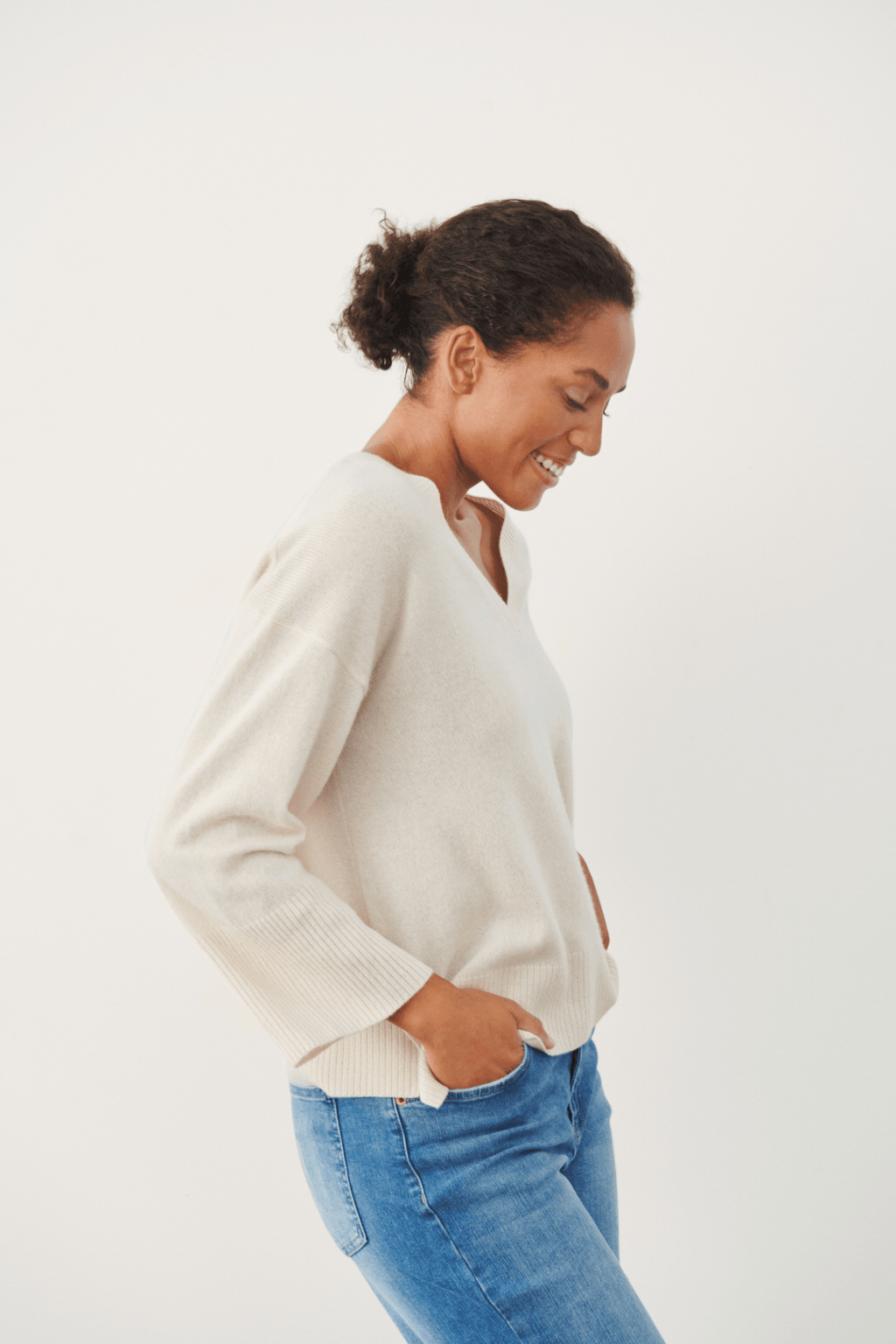 Part Two HellinPW Cashmere Jumper in Whitecap Gray – pure cashmere crew neck knit with relaxed fit available at Dotique
