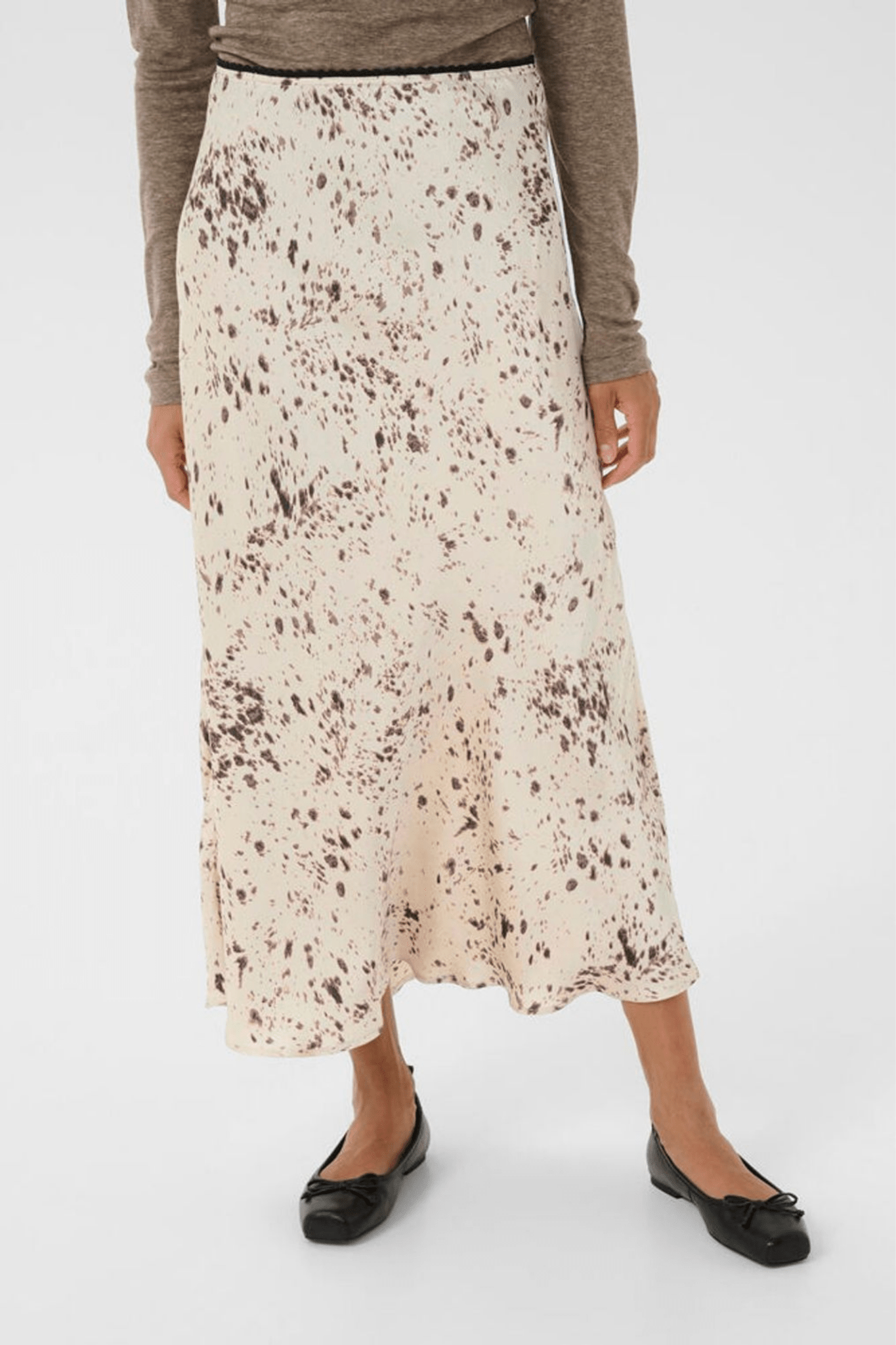 Part Two LaurinaPW slim fit midi skirt in French oak scattered print with elastic waist, available at Dotique