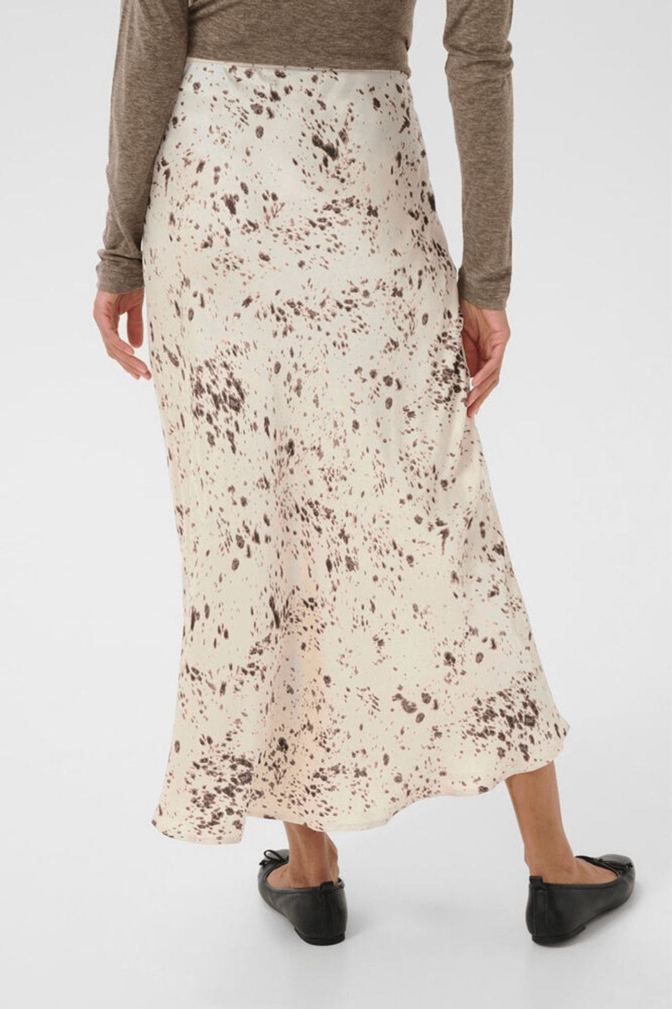 Part Two LaurinaPW slim fit midi skirt in French oak scattered print with elastic waist, available at Dotique