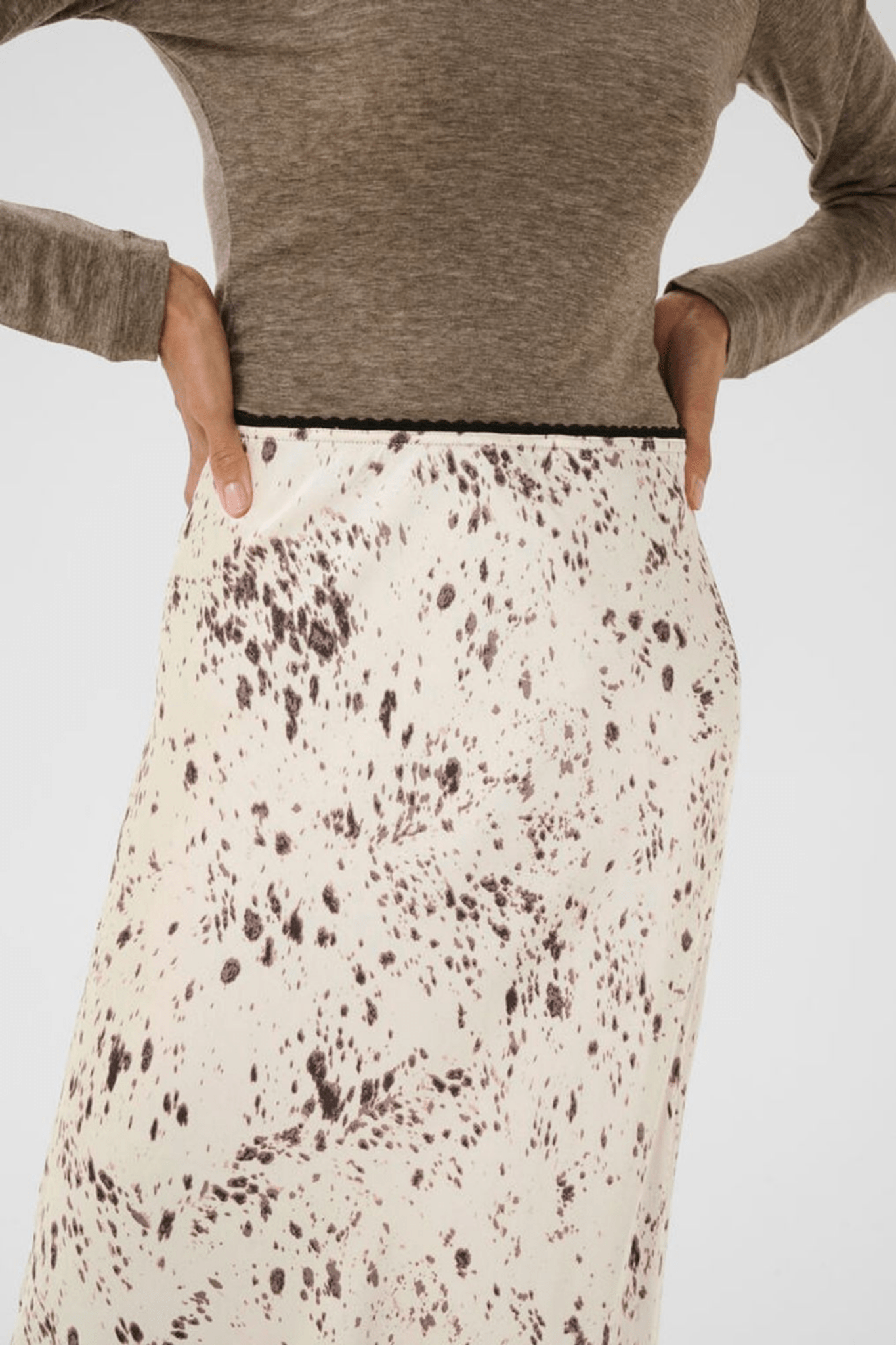 Part Two LaurinaPW slim fit midi skirt in French oak scattered print with elastic waist, available at Dotique