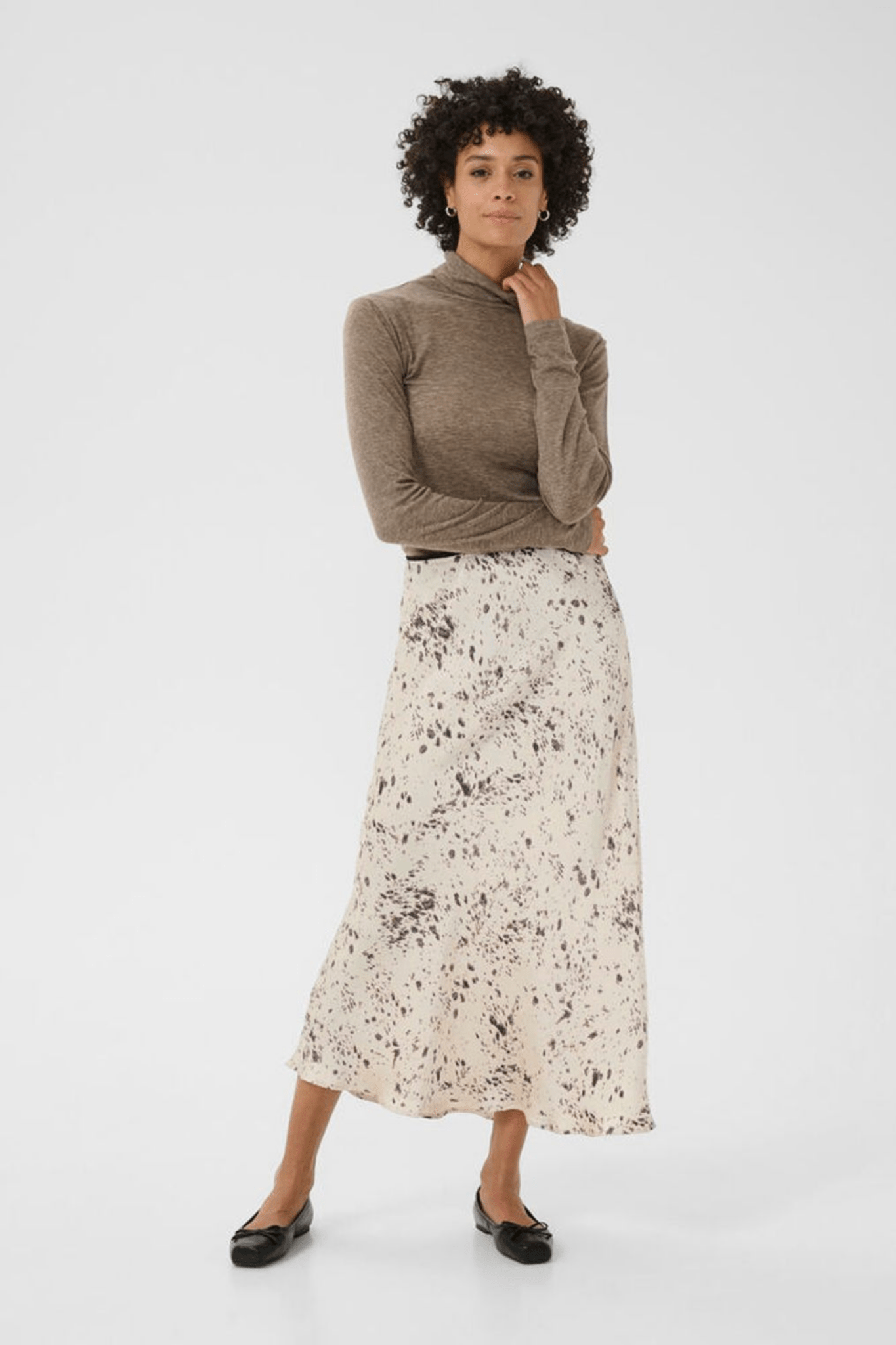 Part Two LaurinaPW slim fit midi skirt in French oak scattered print with elastic waist, available at Dotique