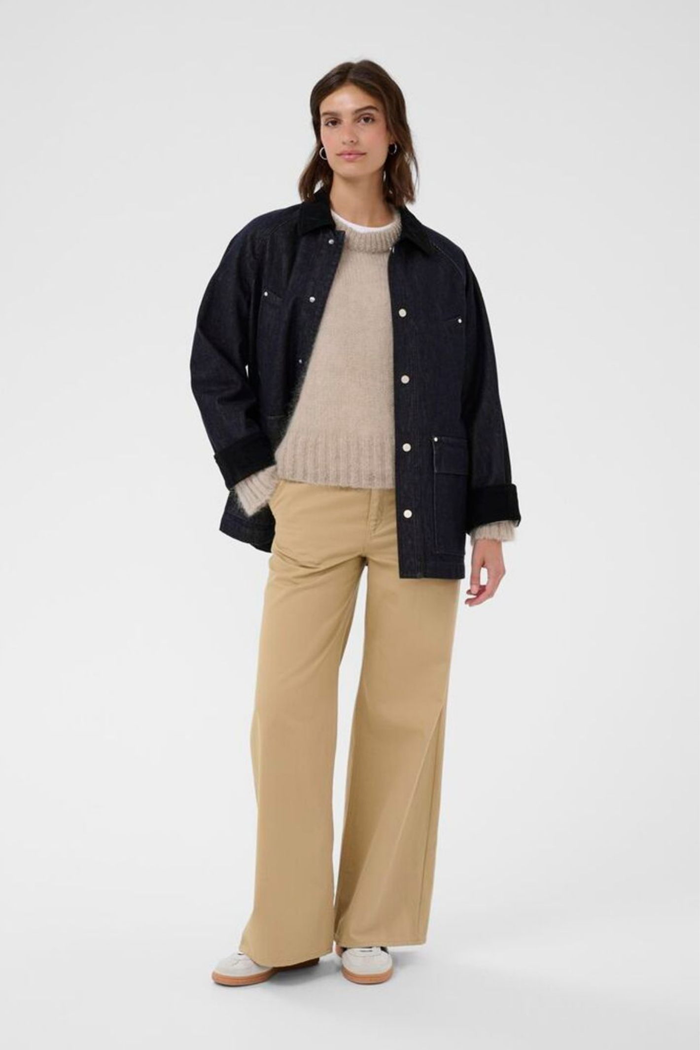 Relaxed oversize denim jacket in rinse blue by Part Two. A timeless cotton layer with long sleeves and patch pockets. Shop now at Dotique.