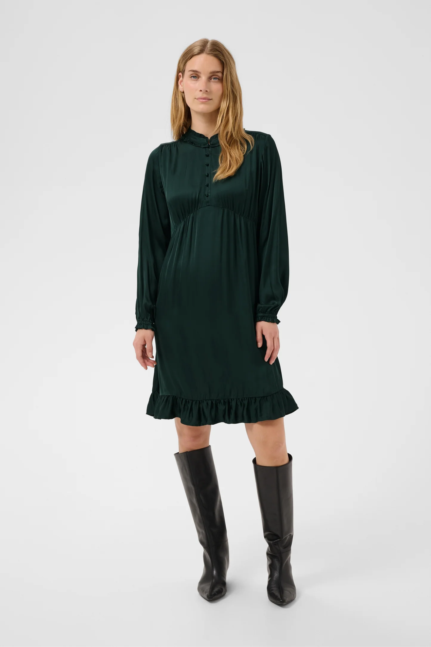Woman wearing Part Two CaroulinePW Dress Green Gables 30310858 by Part Two, shop Part Two at Dotique.