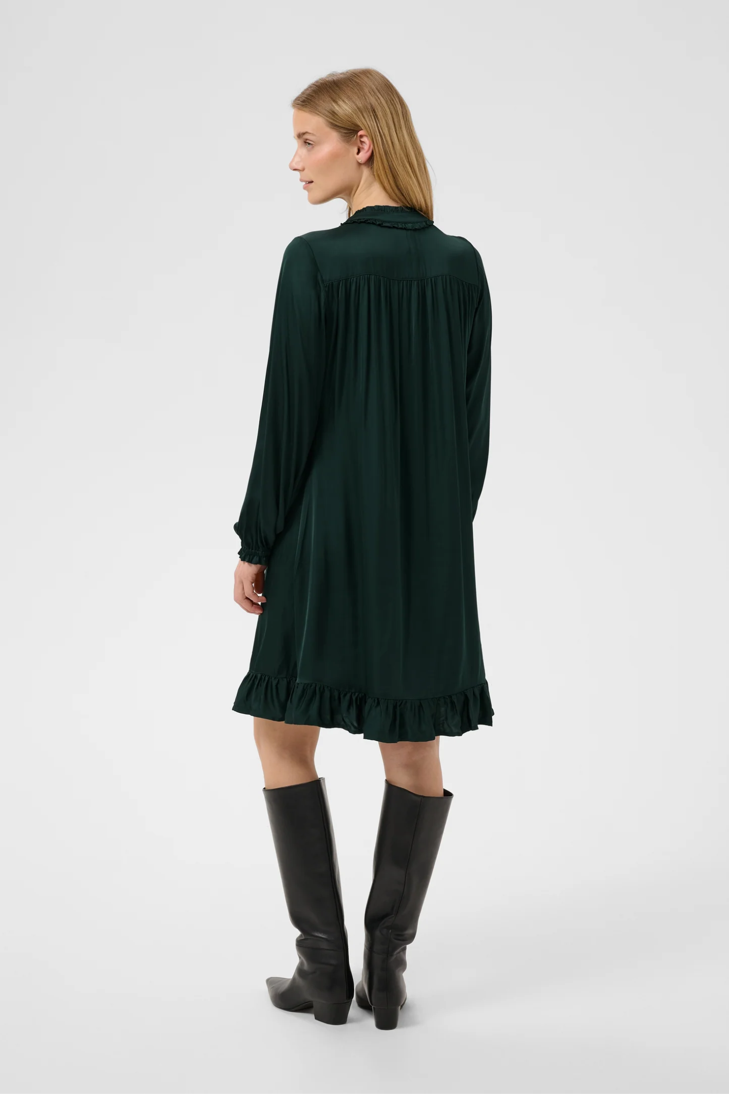 Woman wearing Part Two CaroulinePW Dress Green Gables 30310858 by Part Two, shop Part Two at Dotique.
