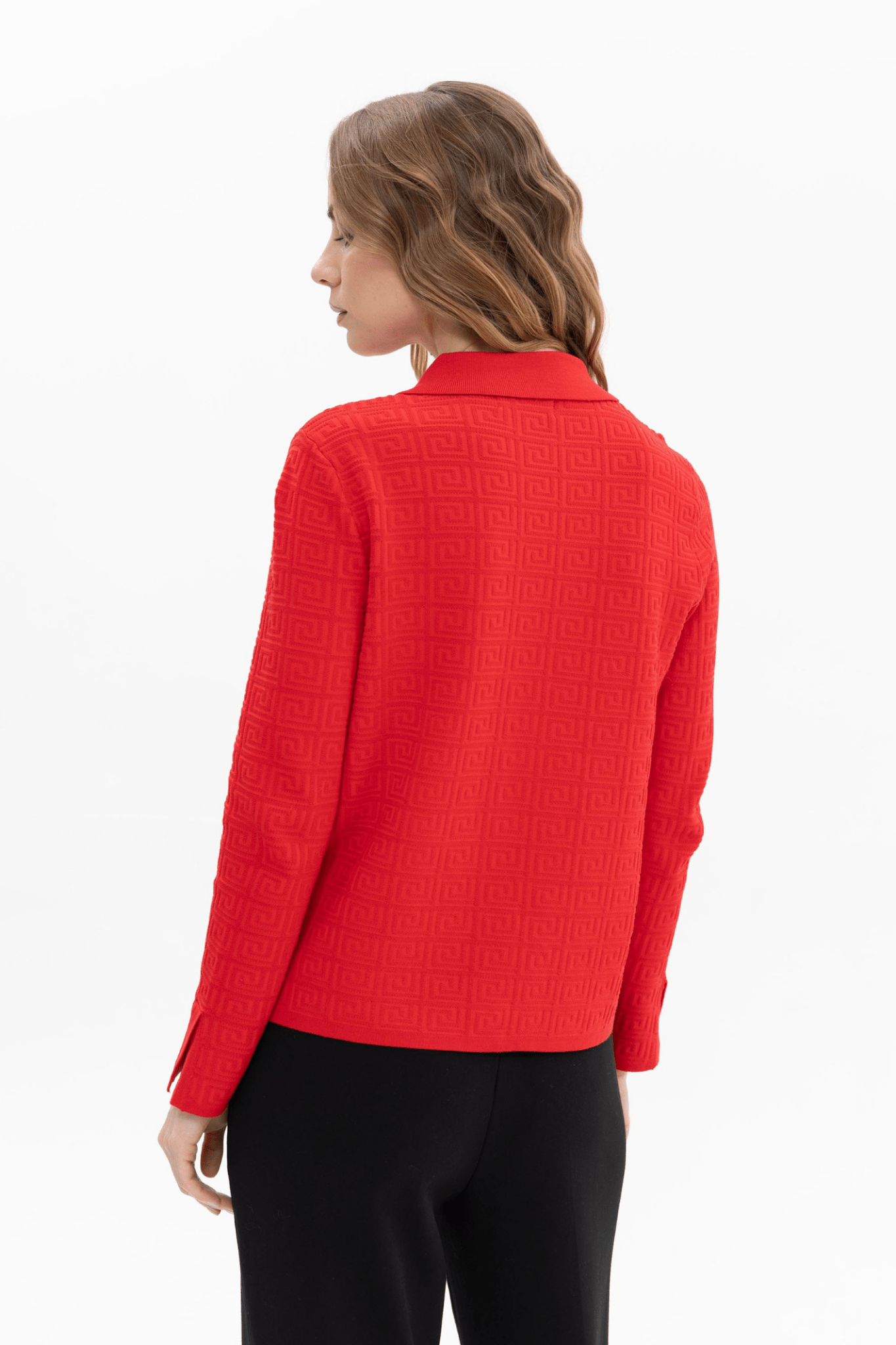 Passioni 18091 cardigan, designed to add elegance to any outfit. Featuring intricate textured detailing and signature gold buttons for a luxe finish,