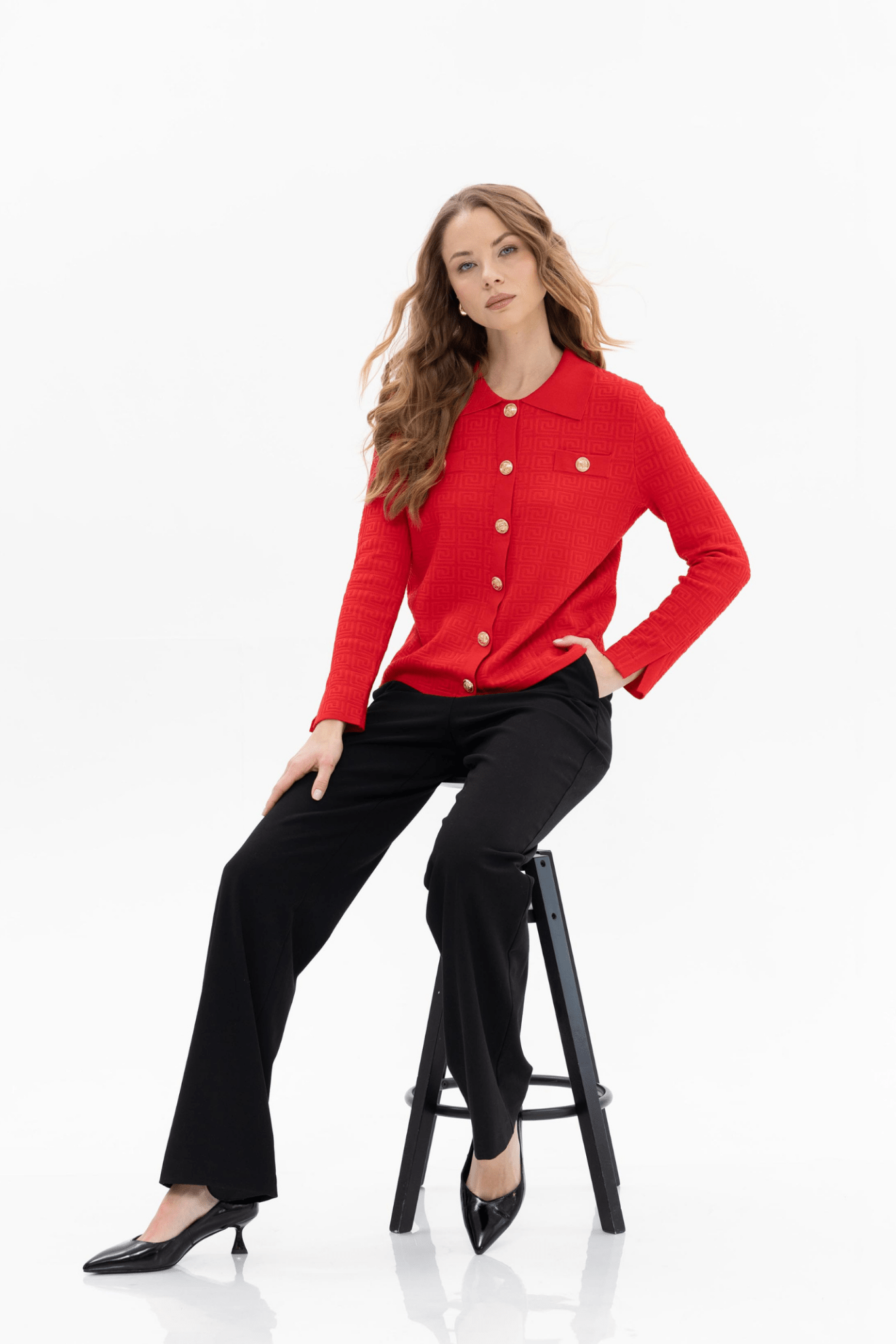 Passioni 18091 cardigan, designed to add elegance to any outfit. Featuring intricate textured detailing and signature gold buttons for a luxe finish,
