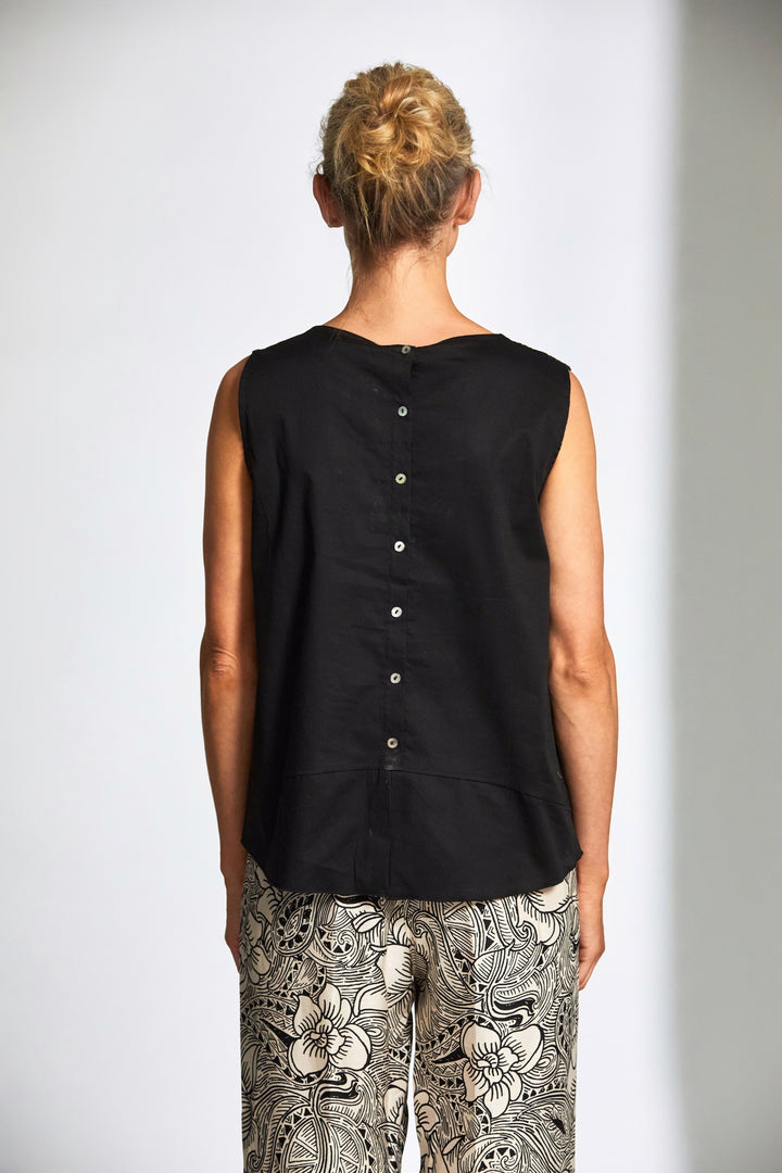 peruzzi-s25135-broidere-black-top-with-button-down-back-Dotique-