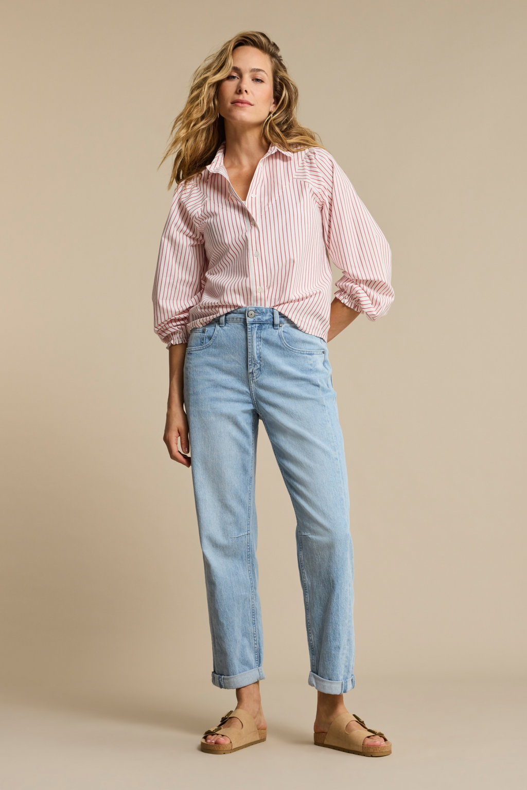 Woman wearing Red Button SRB4912 Caitlina Sidepatch Bleach jeans, shop Red Button at Dotique for stylish denim.