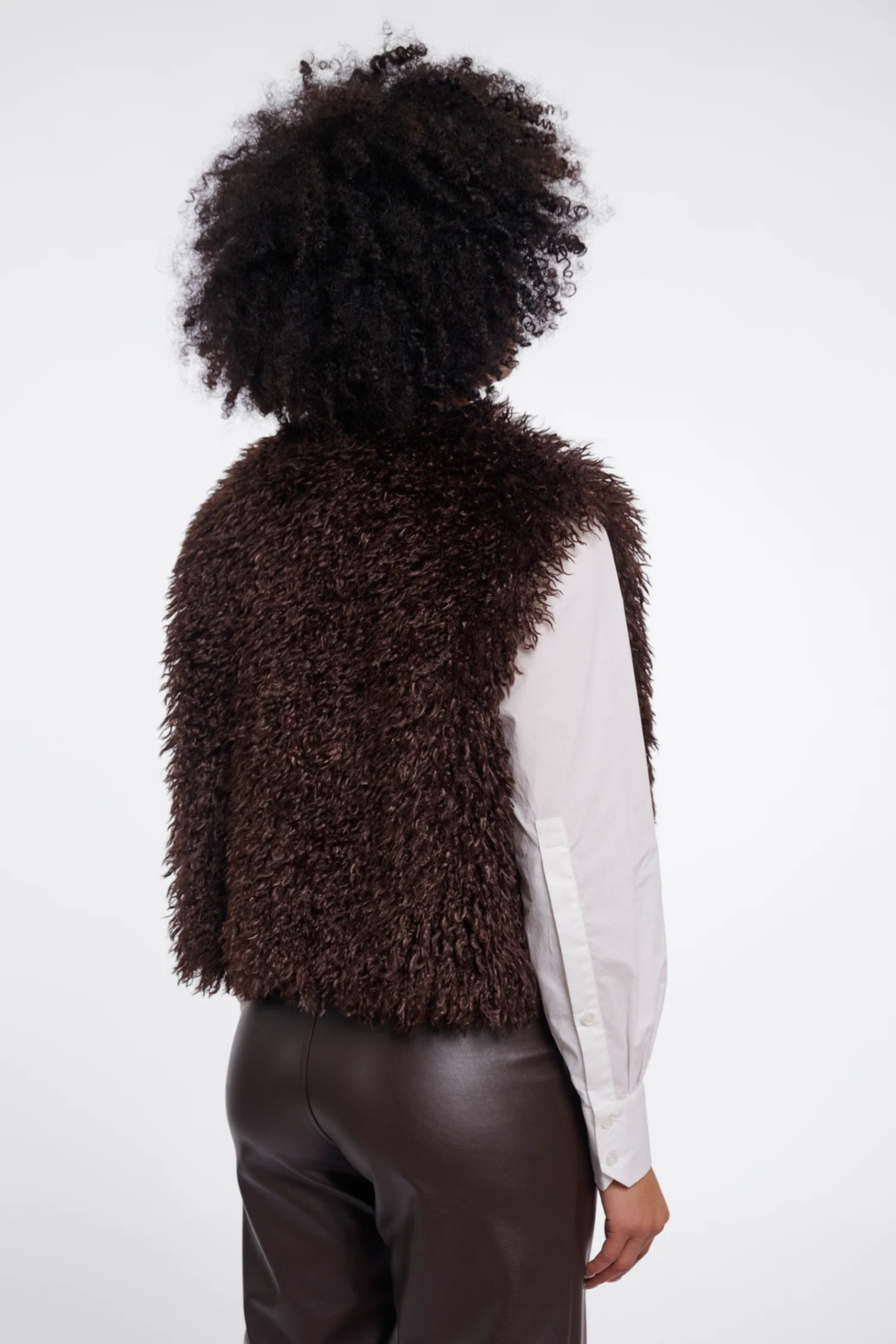 Shop the Rino & Pelle Sensy Faux Fur Waistcoat in Coffee Roast at Dotique. A soft brown faux fur gilet with a relaxed fit, perfect for autumn layering.