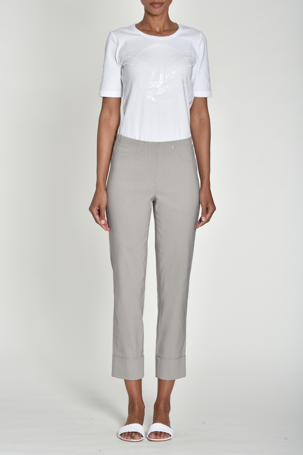 Robell Bella 09 trousers in stretch bengaline with a flattering pull-on fit. Smart, comfortable and easy to wear. Shop now at Dotique.