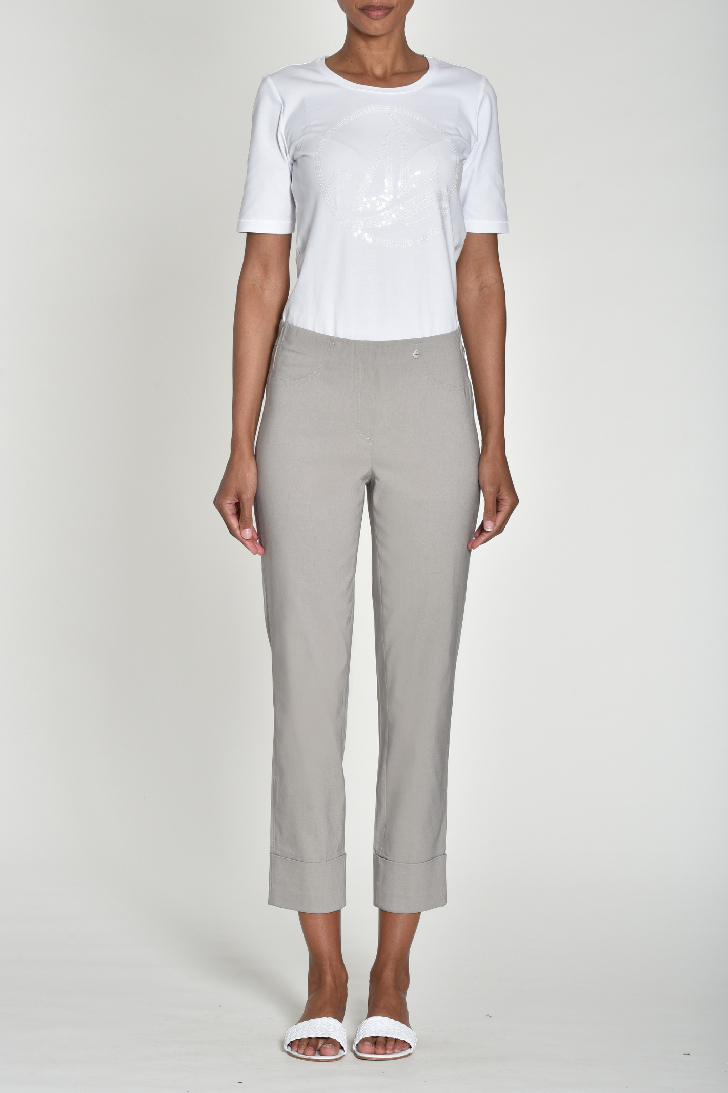 Robell Bella 09 trousers in stretch bengaline with a flattering pull-on fit. Smart, comfortable and easy to wear. Shop now at Dotique.