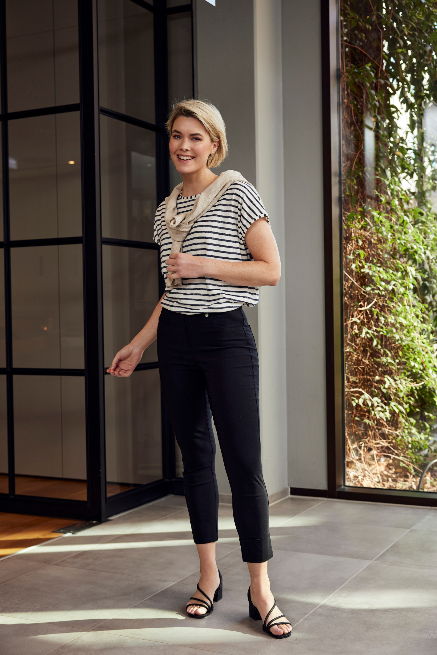 Robell Bella 09 trousers in stretch bengaline with a flattering pull-on fit. Smart, comfortable and easy to wear. Shop now at Dotique