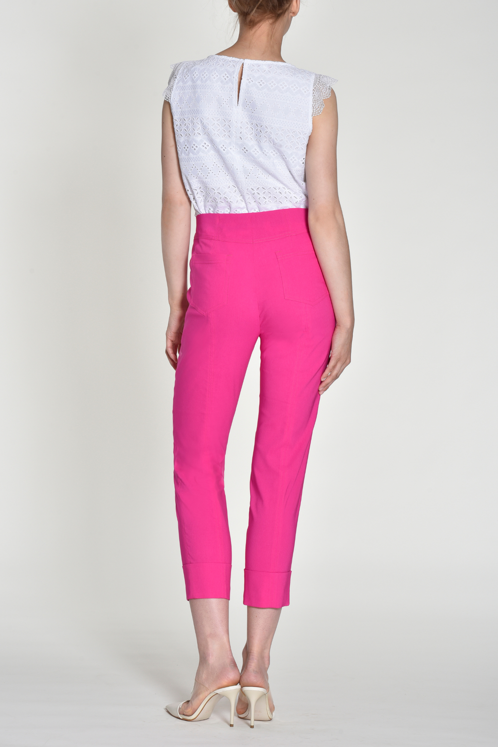 Robell Bella 09 trousers in stretch bengaline with a flattering pull-on fit. Smart, comfortable and easy to wear. Shop now at Dotique.
