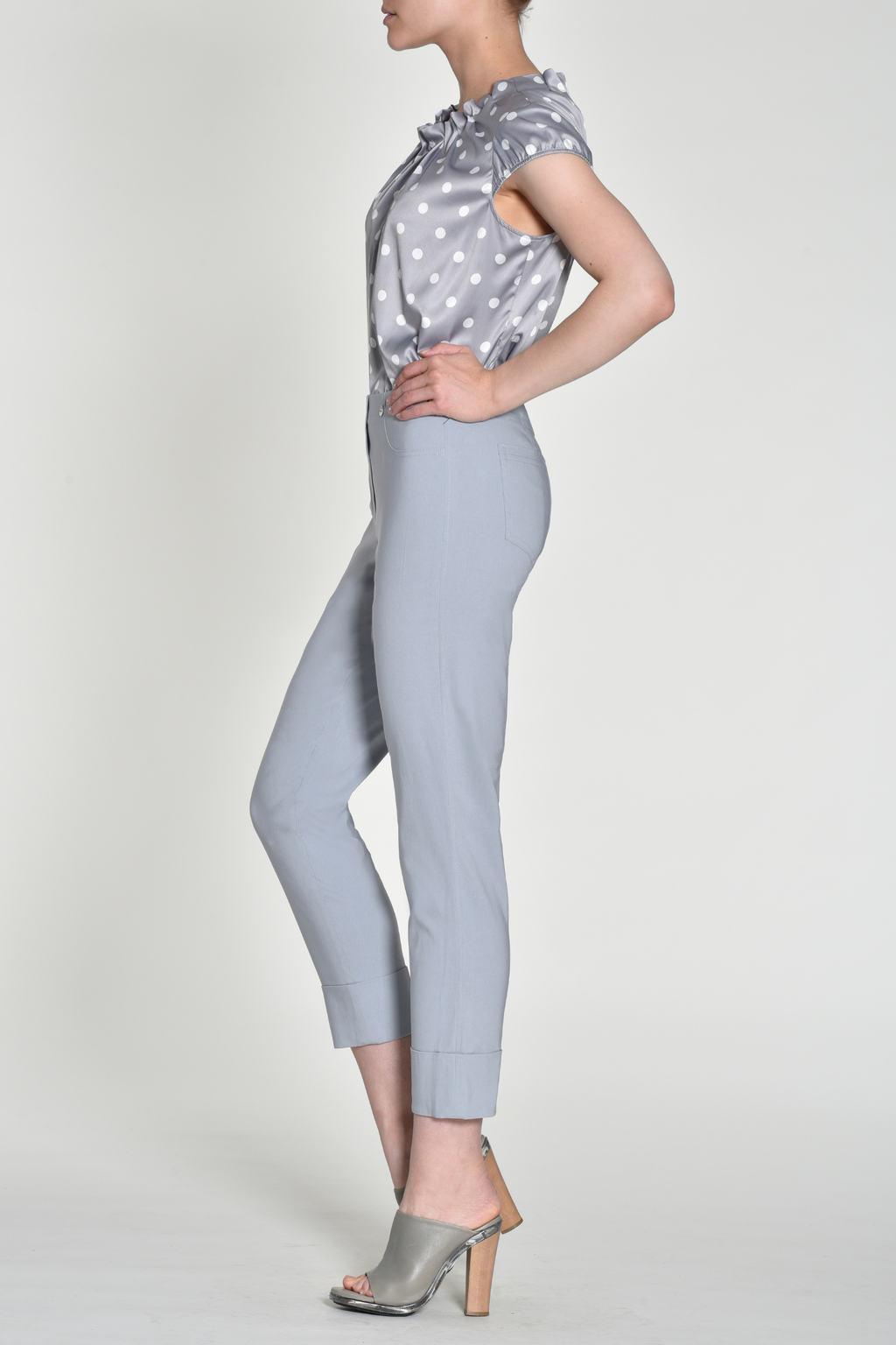Robell Bella 09 trousers in stretch bengaline with a flattering pull-on fit. Smart, comfortable and easy to wear. Shop now at Dotique