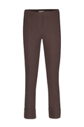 Robell Bella 09 trousers in stretch bengaline with a flattering pull-on fit. Smart, comfortable and easy to wear. Shop now at Dotique.