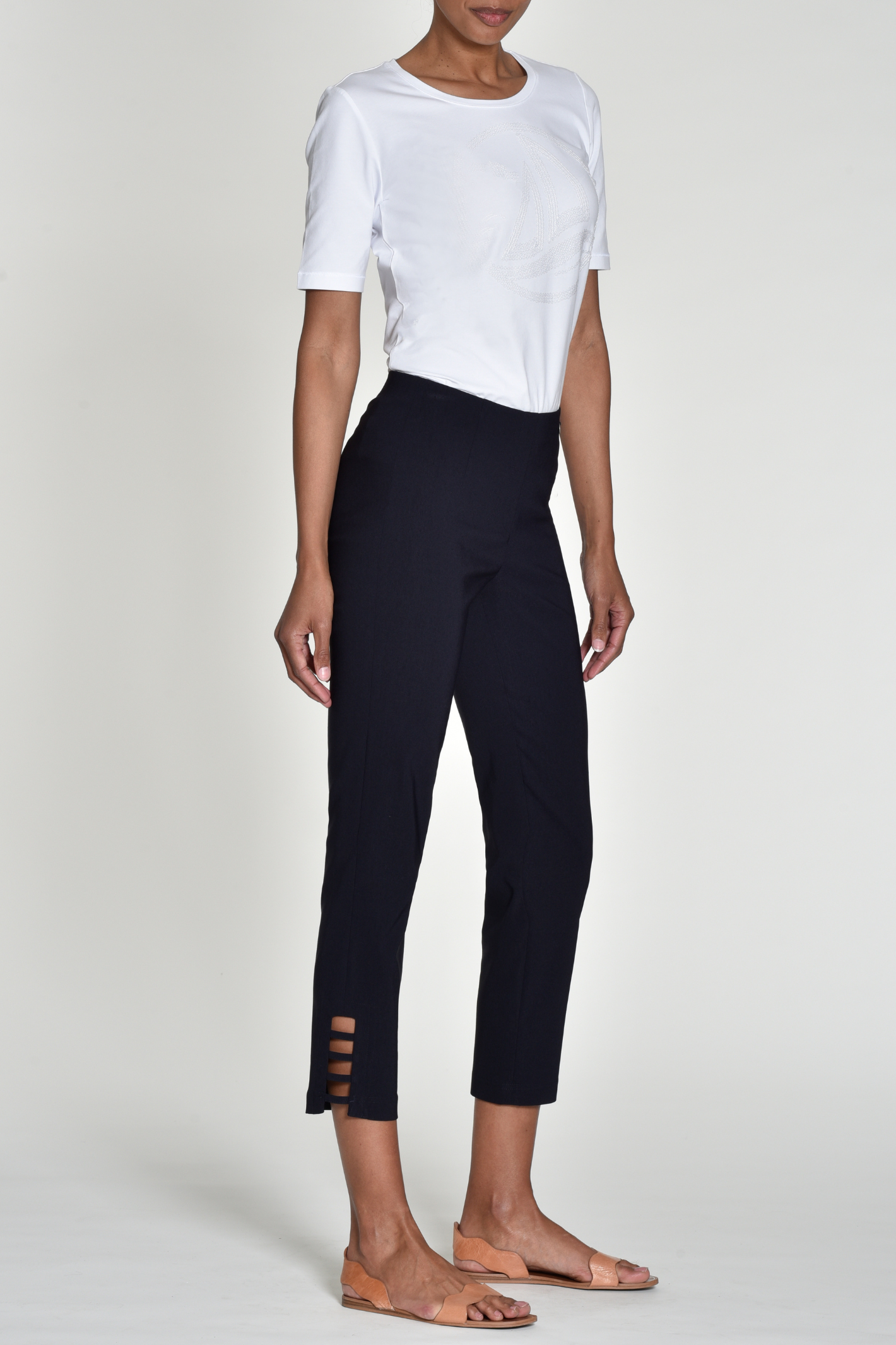 Robell Lena 09 trousers in stretch bengaline with a flattering pull-on fit. Smart, comfortable and easy to wear. Shop now at Dotique.