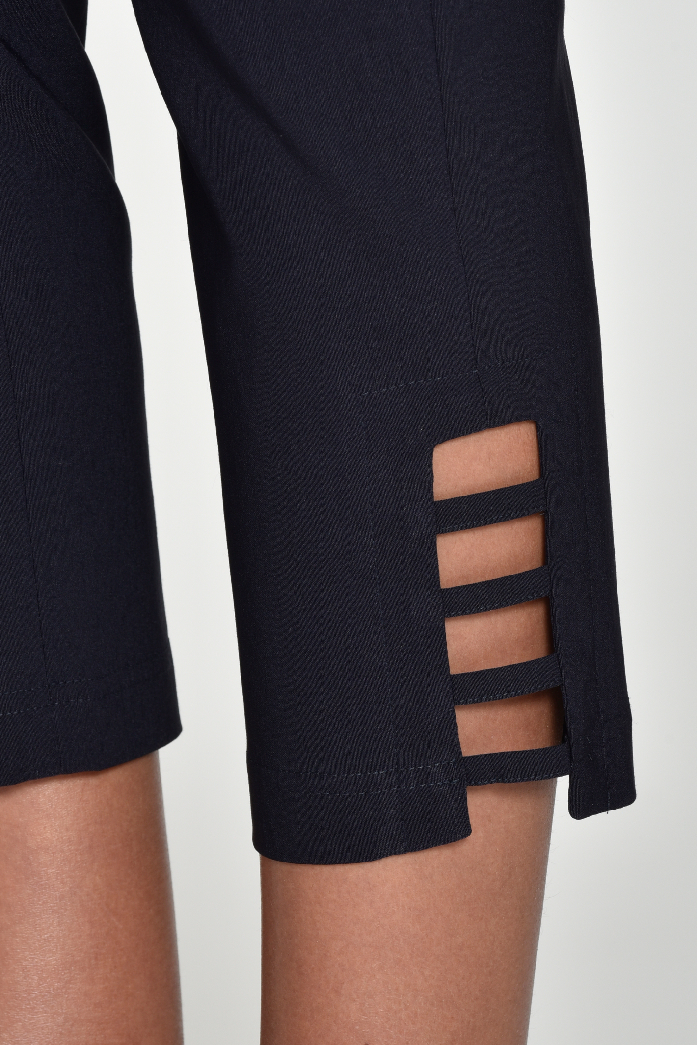 Robell Lena 09 trousers in stretch bengaline with a flattering pull-on fit. Smart, comfortable and easy to wear. Shop now at Dotique.