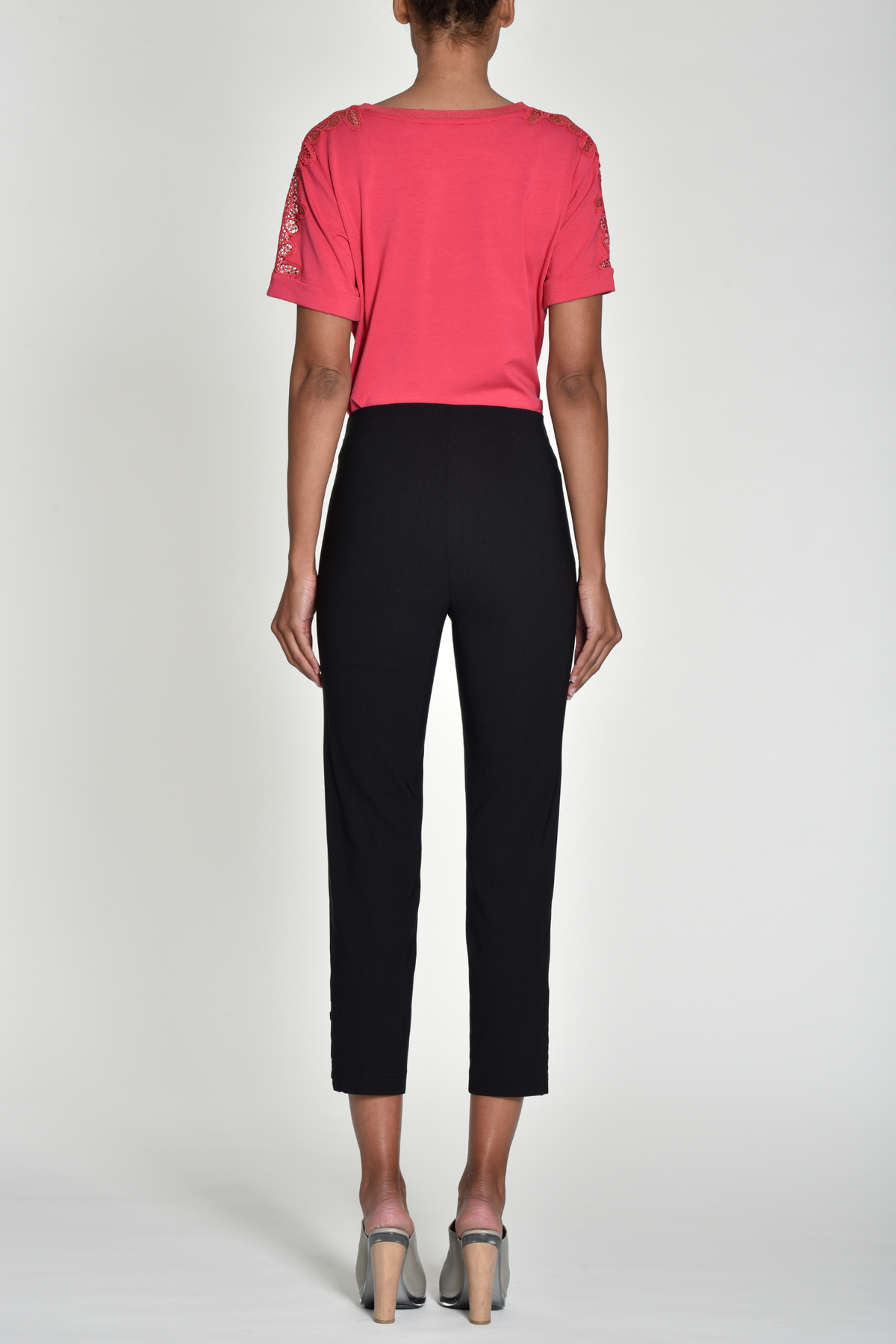 Robell Lena 09 trousers in stretch bengaline with a flattering pull-on fit. Smart, comfortable and easy to wear. Shop now at Dotique — Shop Robell at Dotique