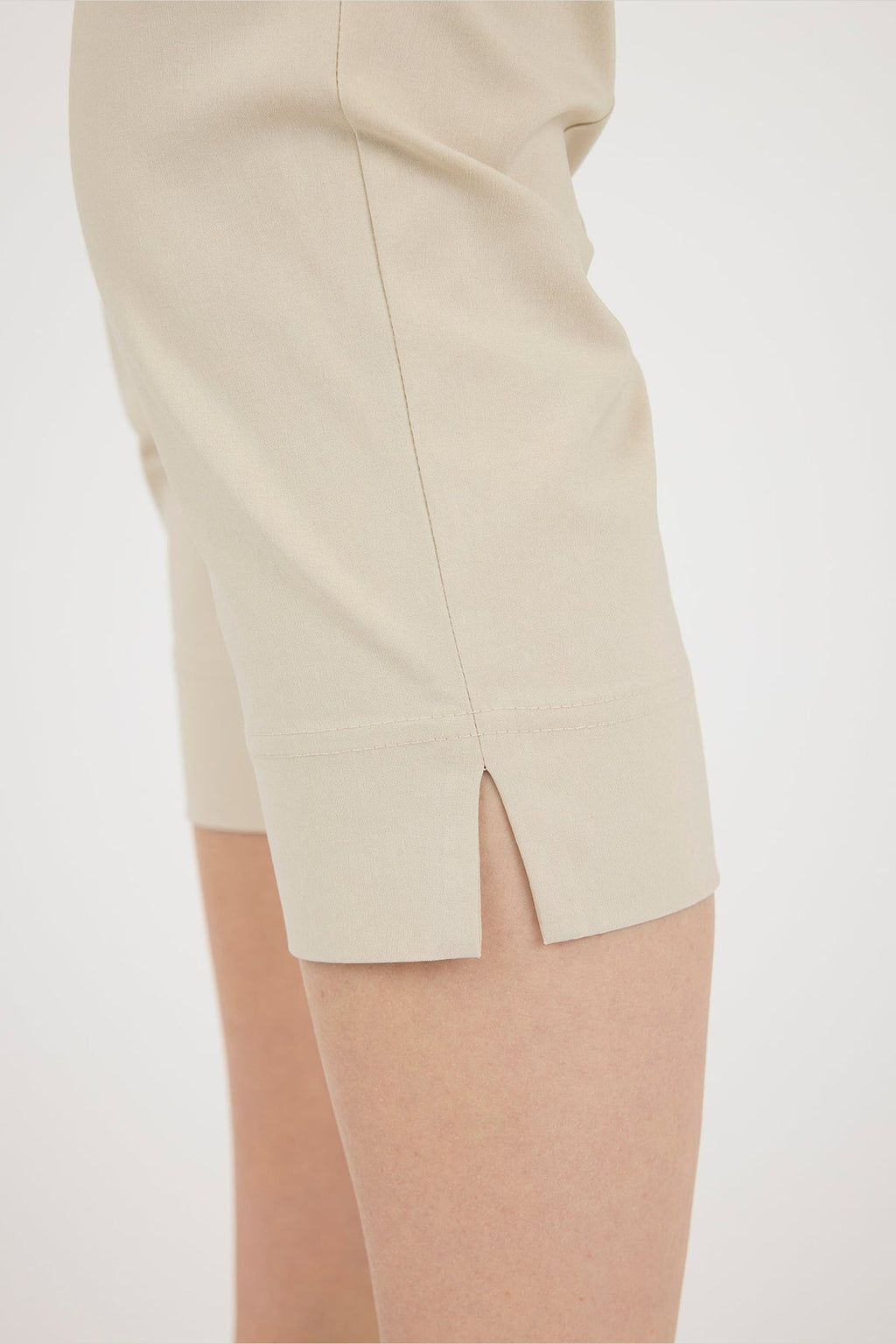 Robell Marie 07 Capri Trousers Beige (55cm) — Shop Robell at Dotique