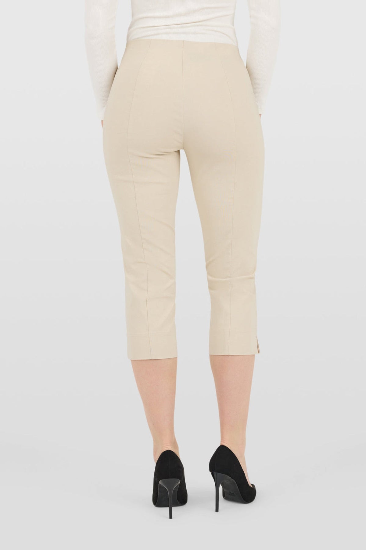 Robell Marie 07 Capri Trousers Beige (55cm) — Shop Robell at Dotique