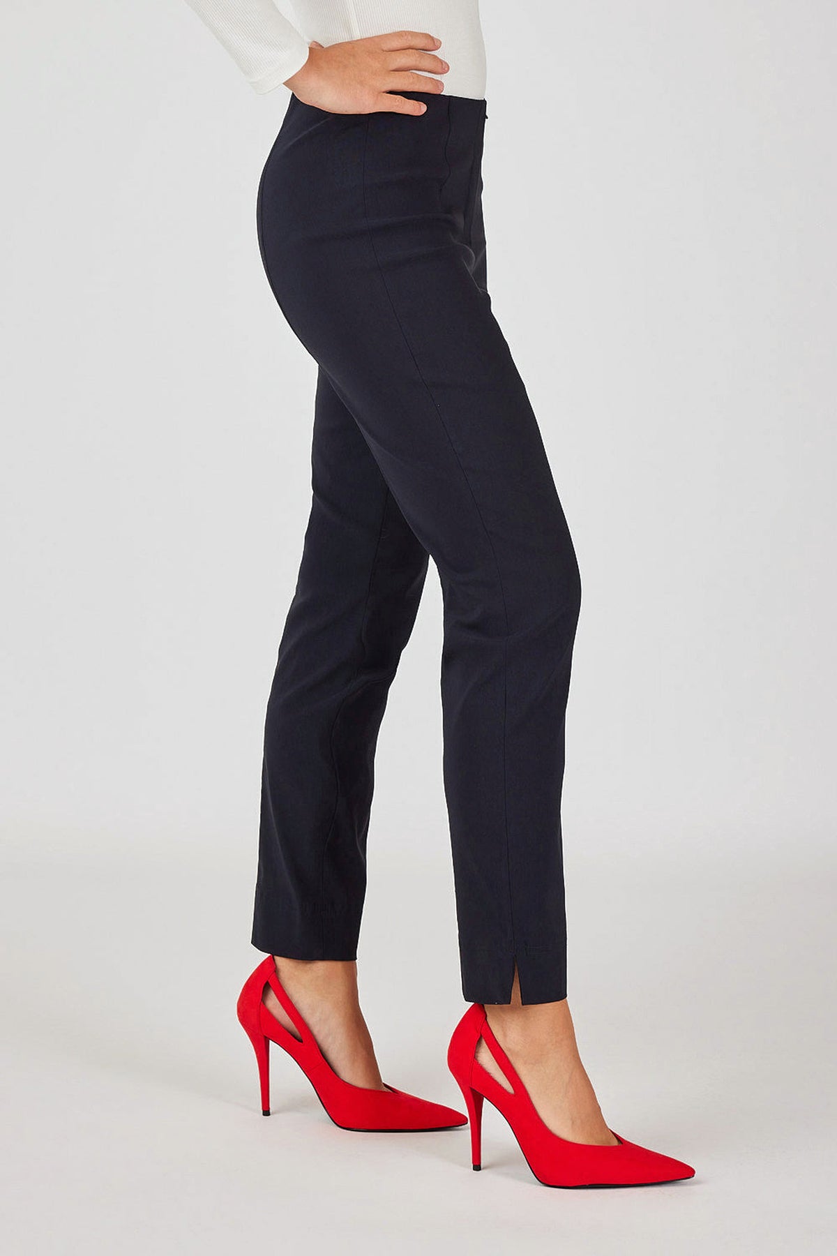 Robell Marie K petite trousers in Navy, 73cm, 51412-5499-69 – side view. Shop Robell at Dotique
