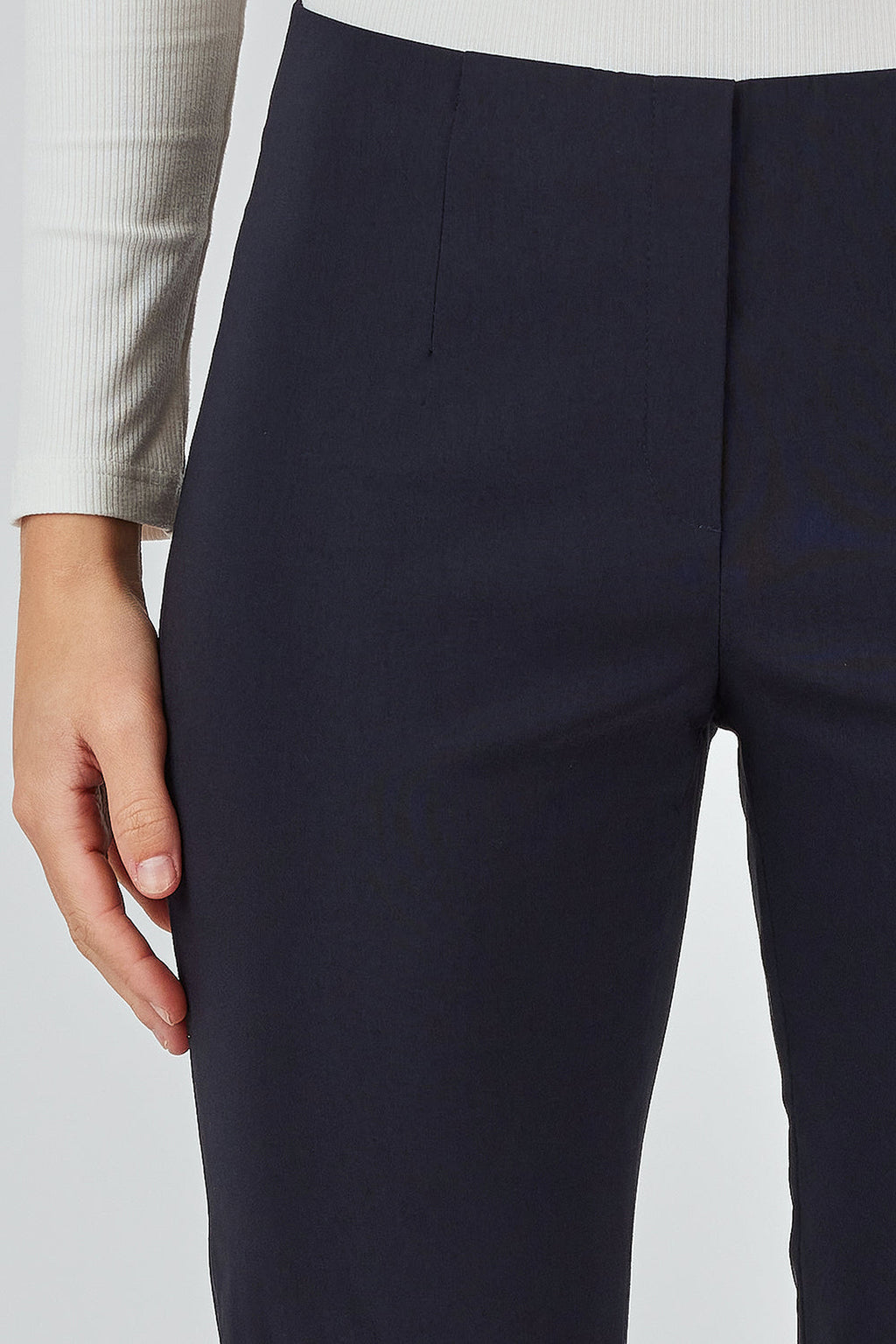Robell Marie K petite trousers in Navy, 73cm, 51412-5499-69 – detail view. Shop Robell at Dotique