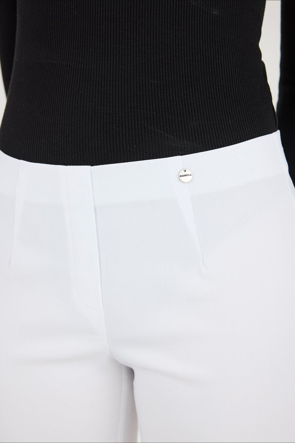 Robell Marie K petite trousers in White, 73cm, 51412-5499-10 – detail view. Shop Robell at Dotique