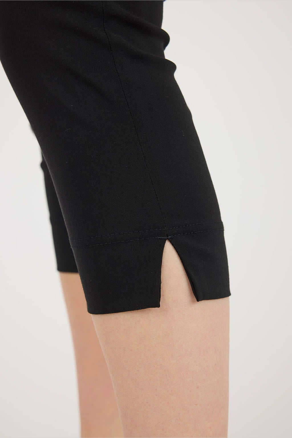 Robell Rose 07 Capri Trousers Black (55cm) — Shop Robell at Dotique