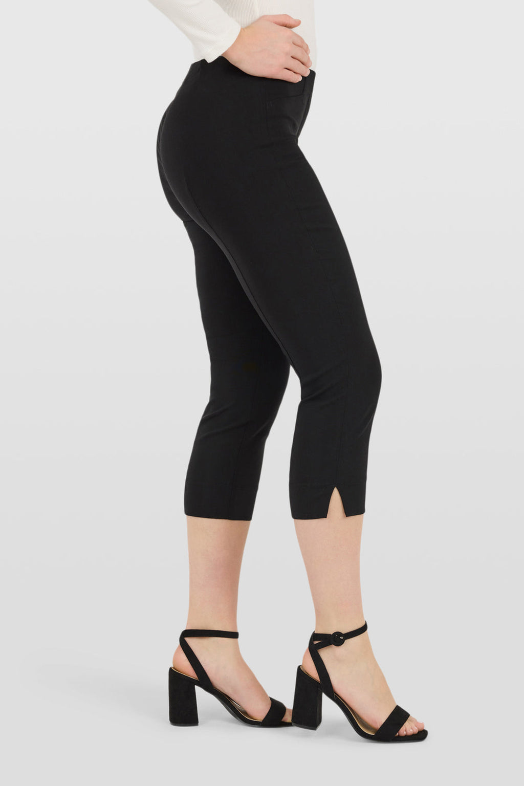 Robell Rose 07 Capri Trousers Black (55cm) — Shop Robell at Dotique